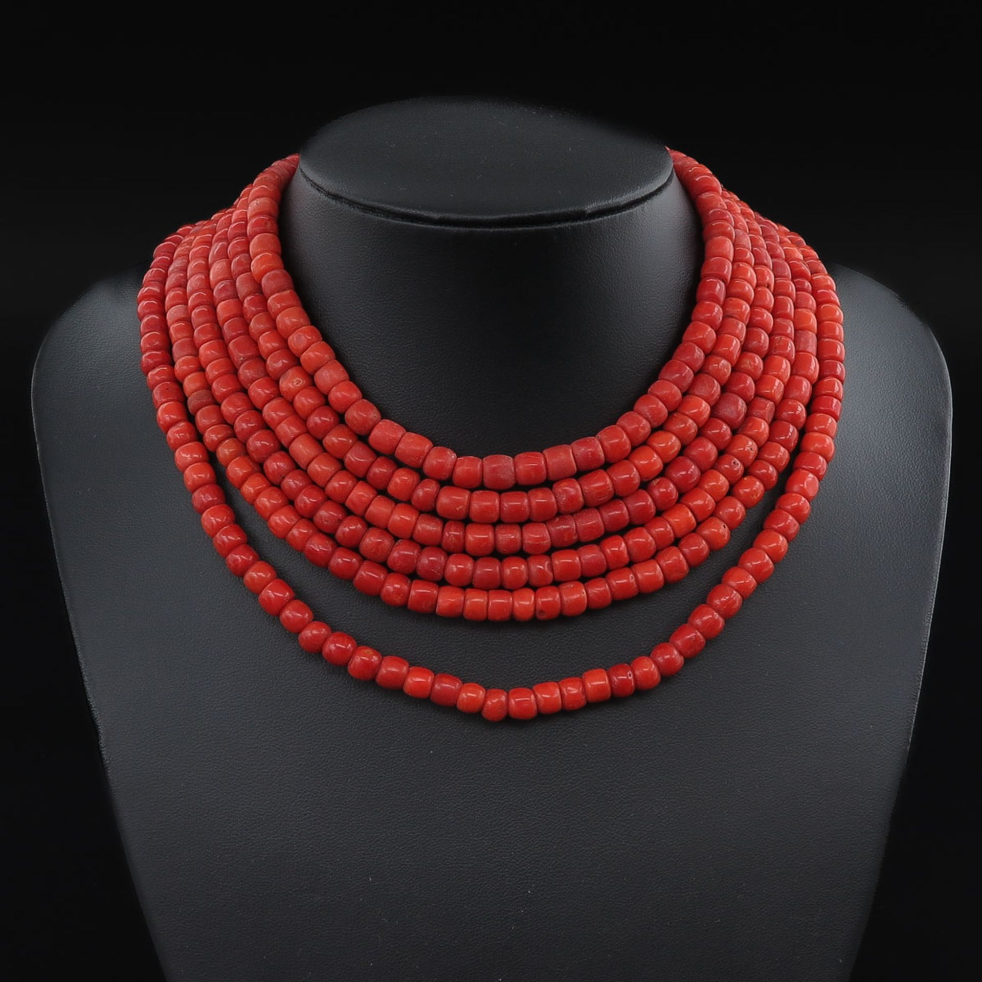 A 19th Century 6 Strand Red Coral Necklace on Gold Clasp - Bild 4 aus 4