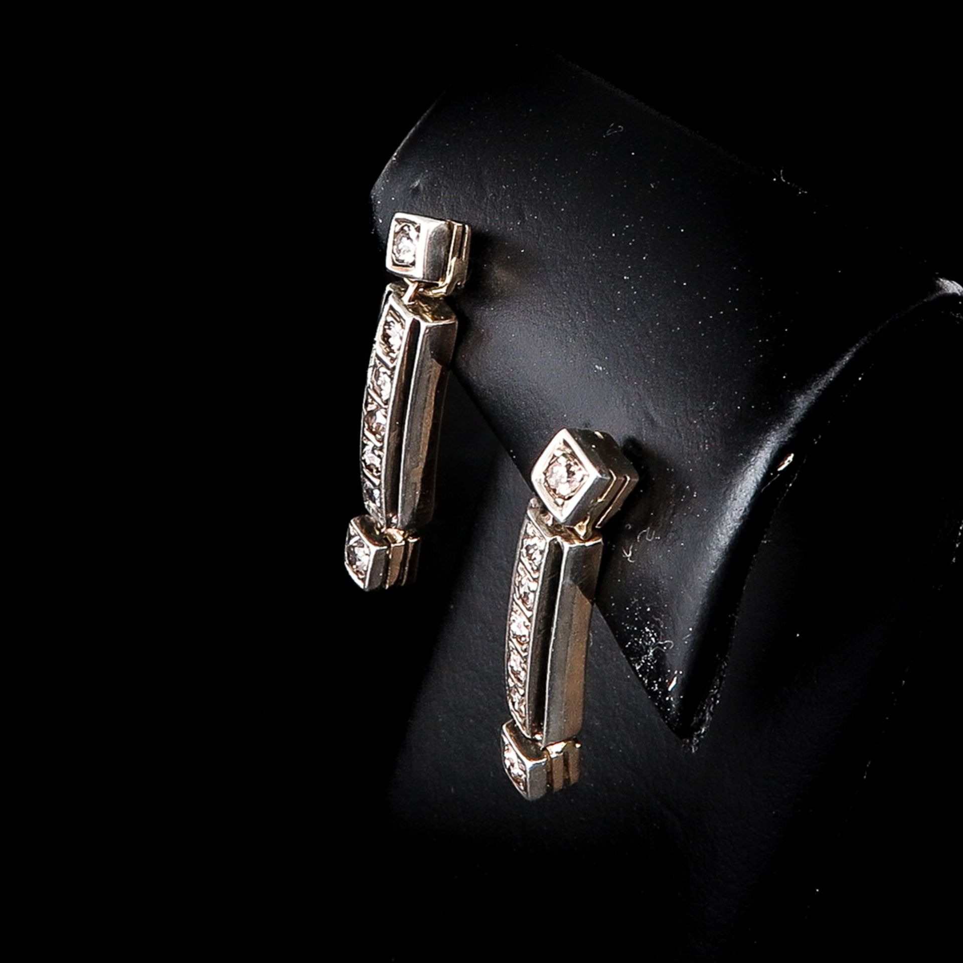 A Pair of 14KG Diamond Earrings - Bild 2 aus 2