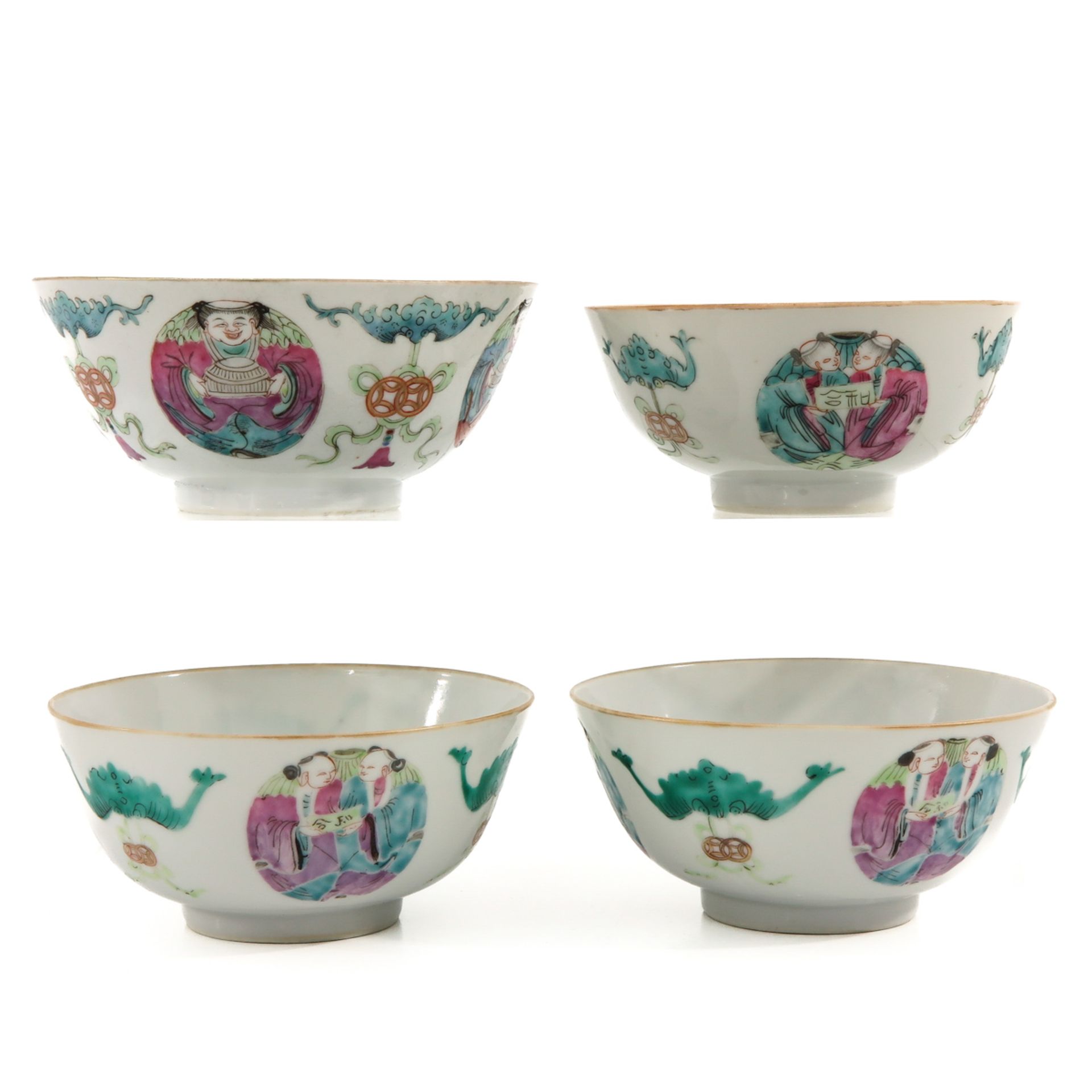 A Collection of 4 Famille Rose Bowls - Image 2 of 9