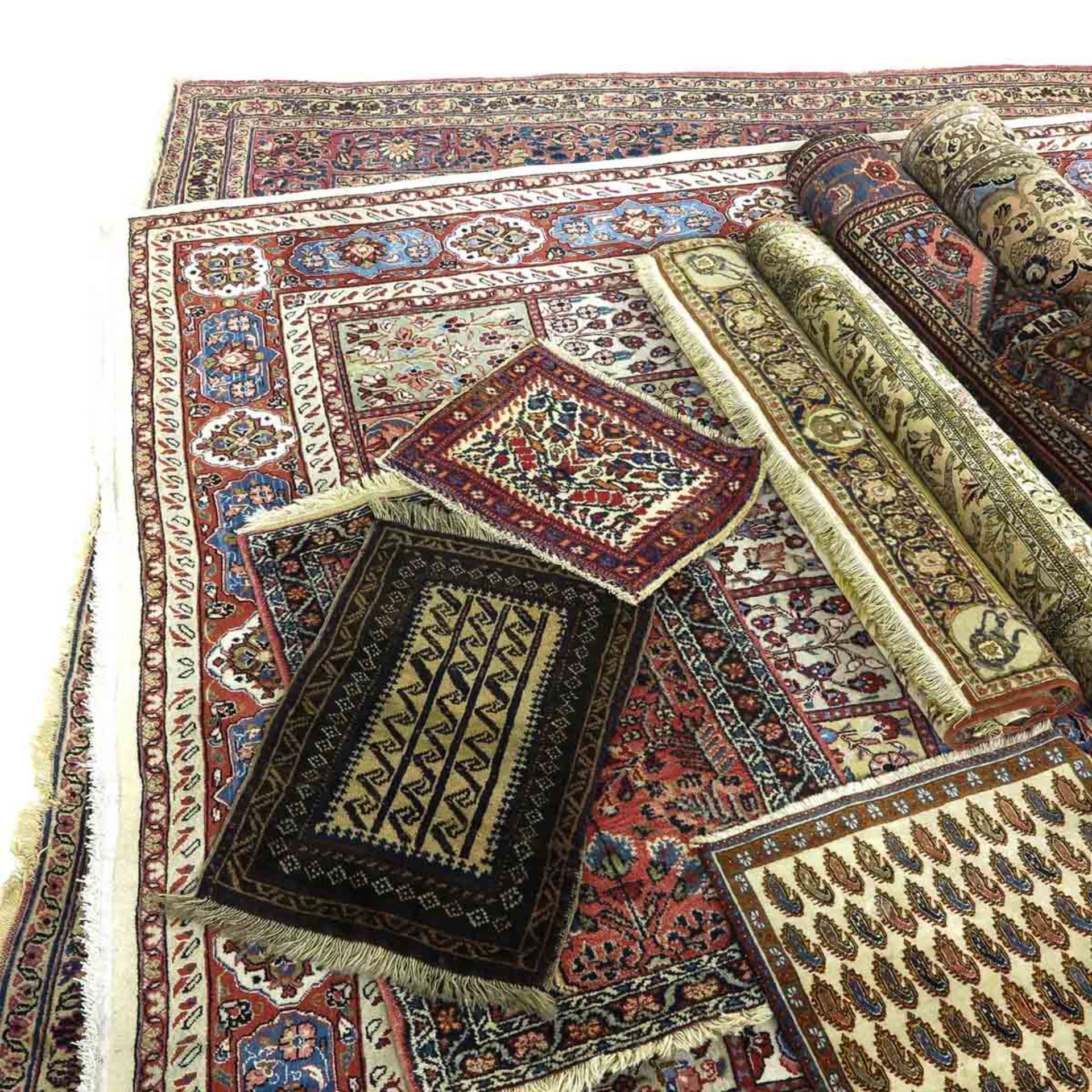 A Collection of 19 Carpets - Image 3 of 9