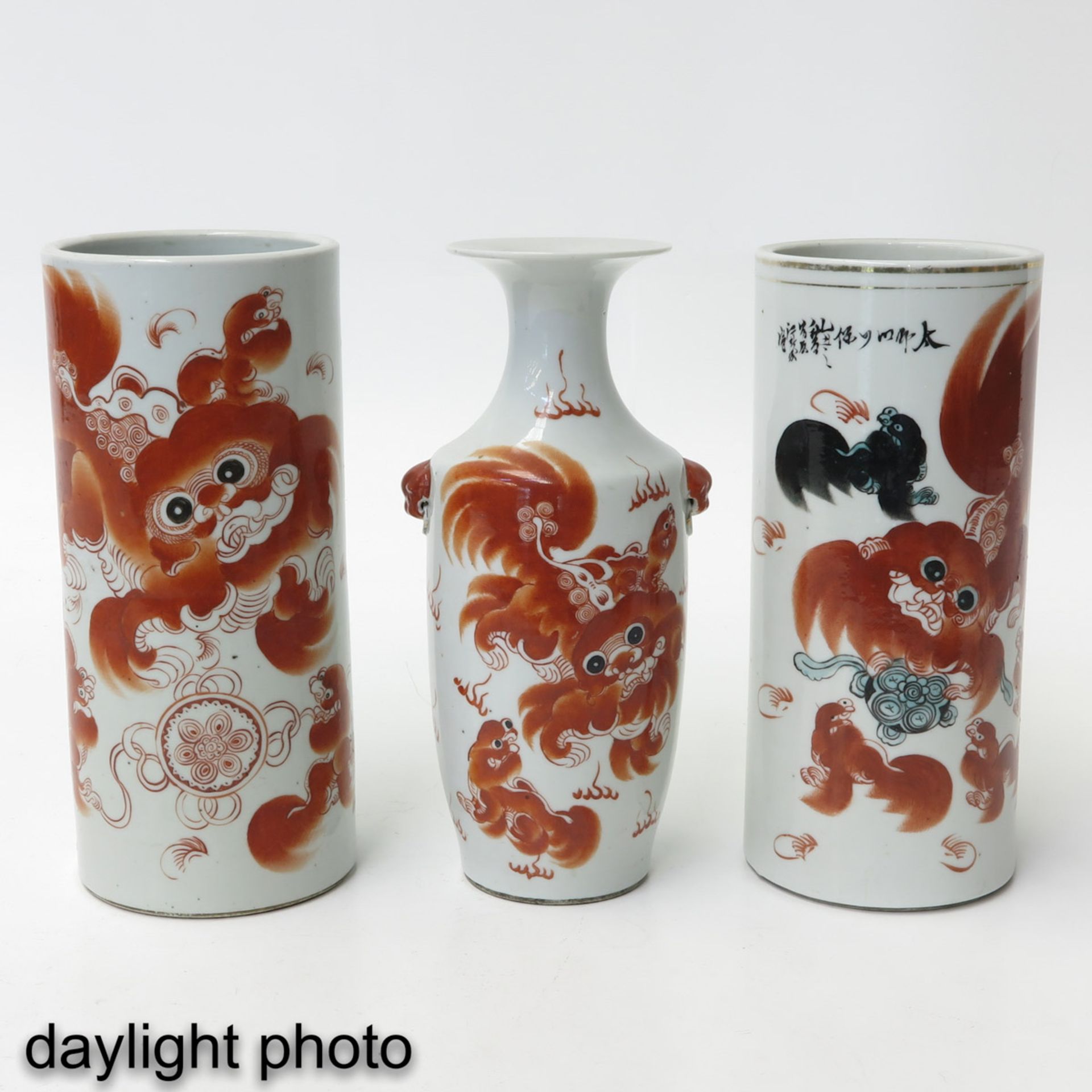 A Collection of 3 Vases - Image 7 of 9