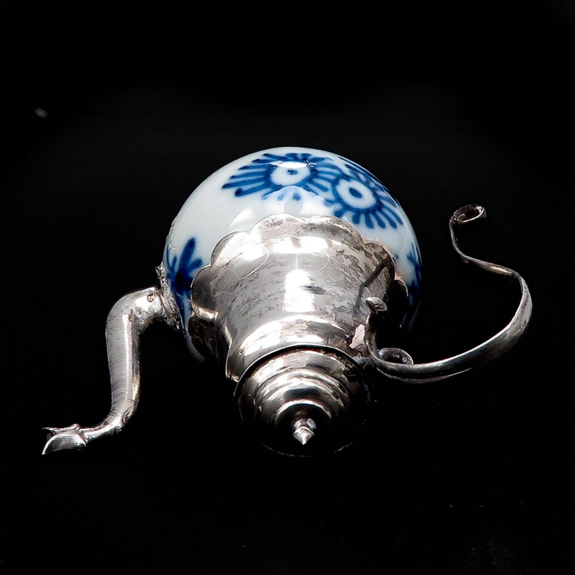 An 18th Century Miniature Chinese Porcelain Teapot - Bild 5 aus 6