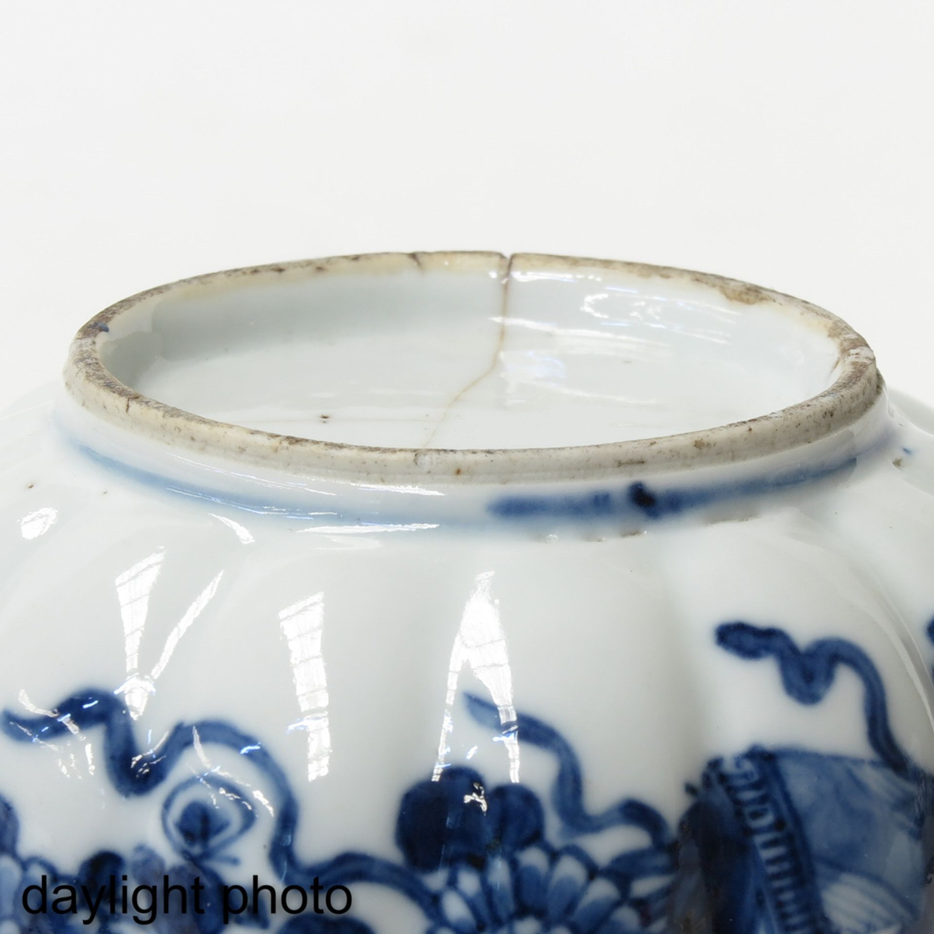 A Pair of Blue and White Teapots - Image 8 of 9
