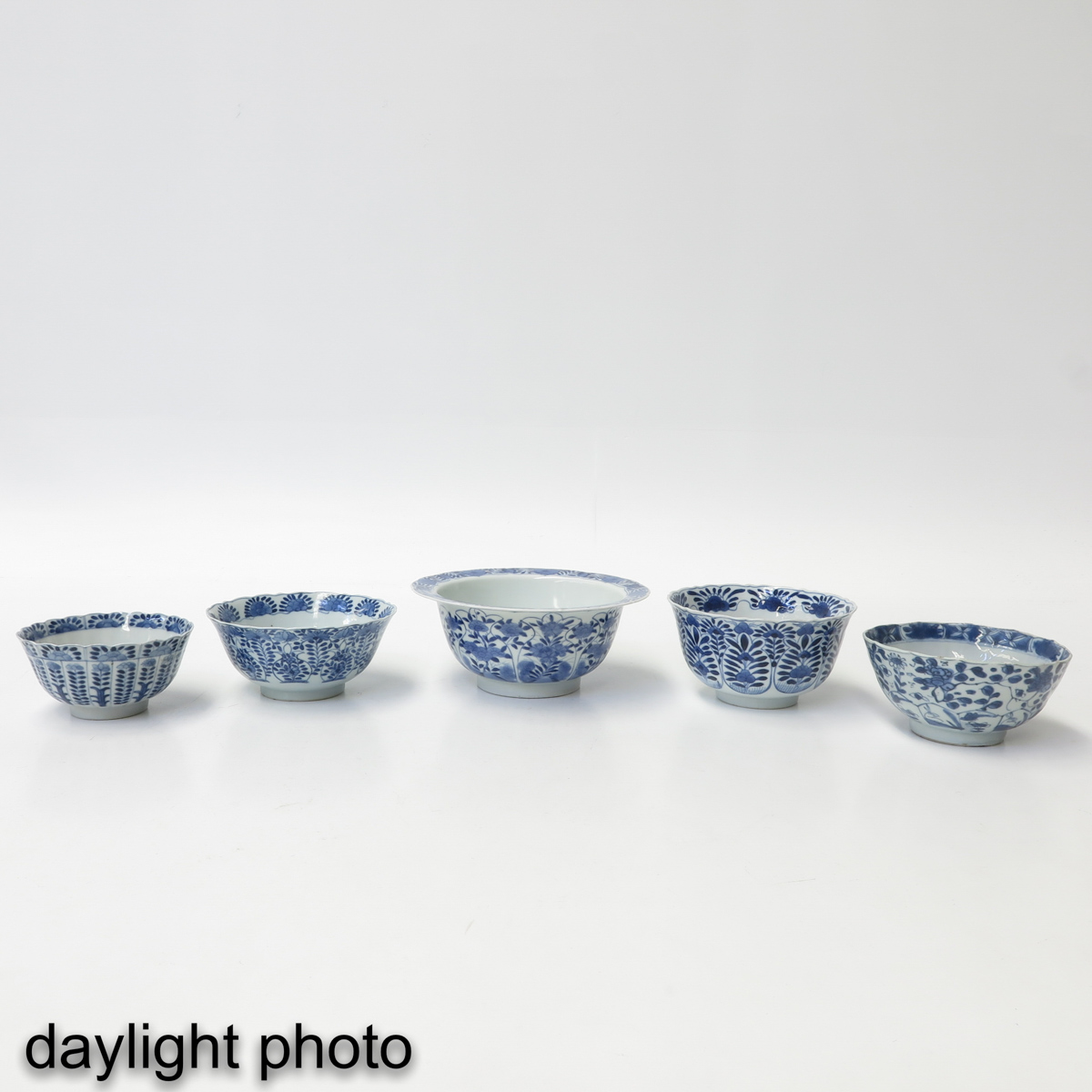 A Collection of 5 Bowls - Image 7 of 10