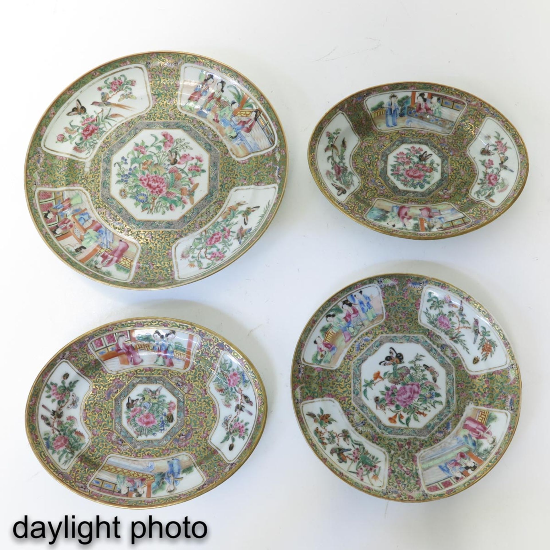 A Collection of 4 Cantonese Plates - Bild 7 aus 10
