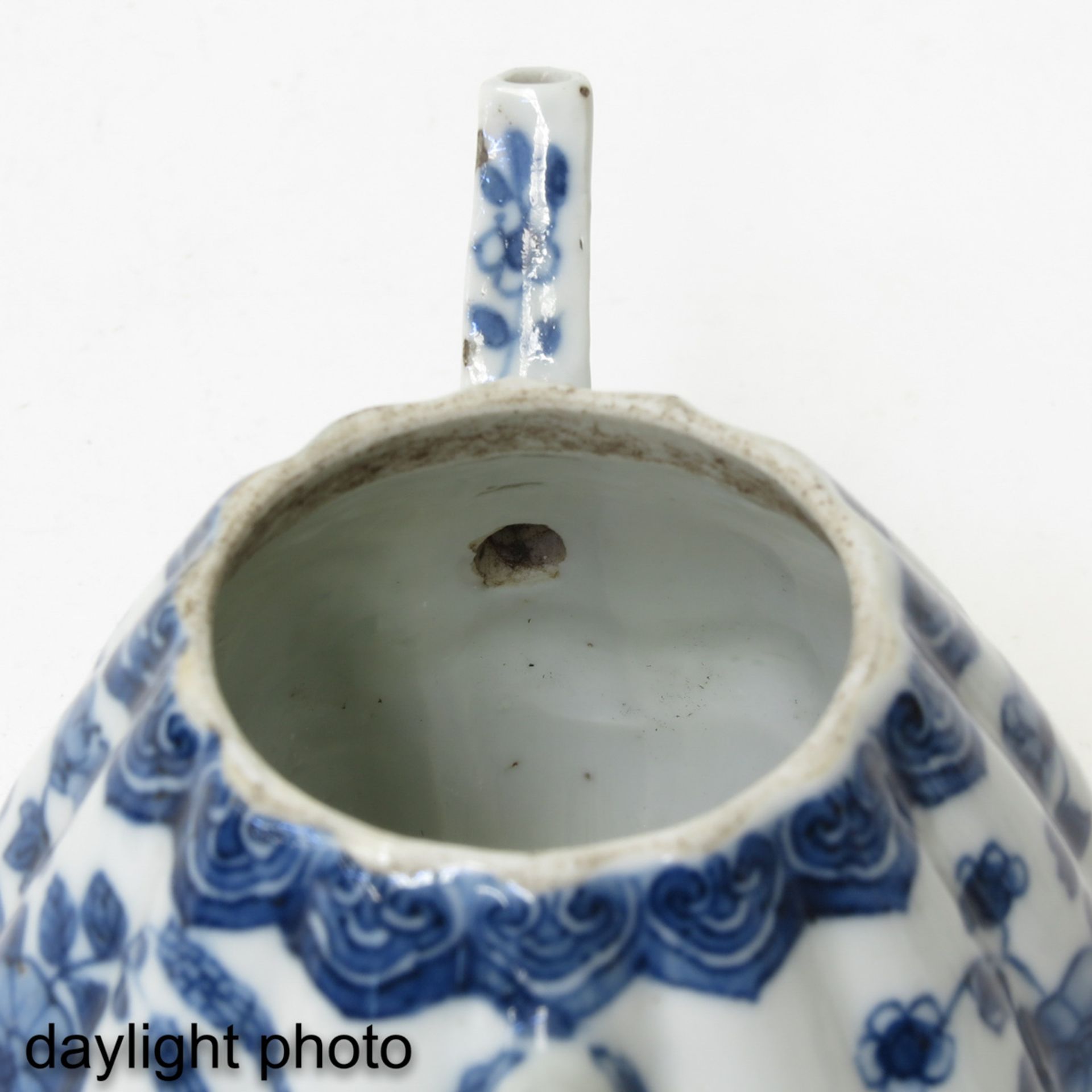 A Pair of Blue and White Teapots - Image 9 of 9
