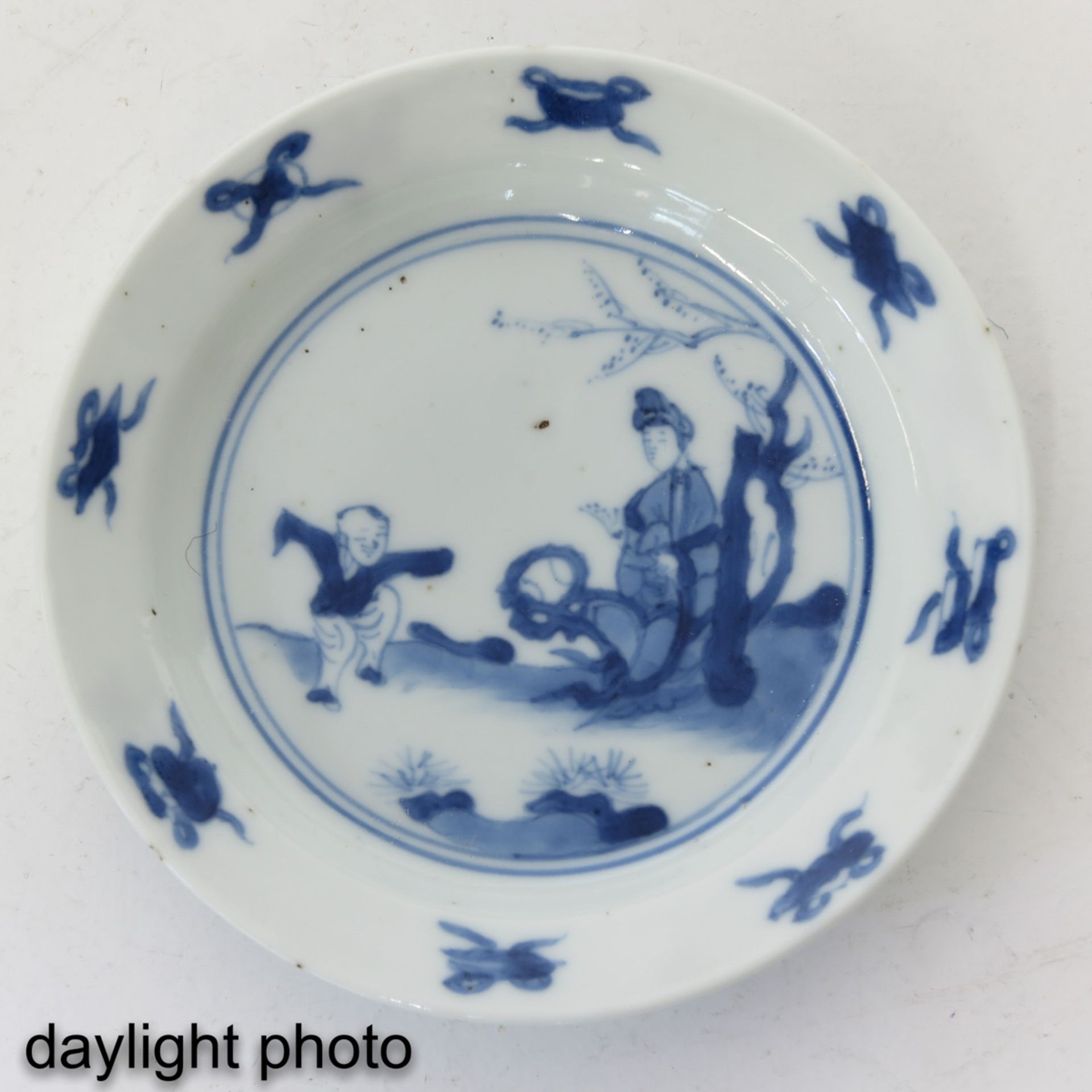 A Series of 3 Small Blue and White Plates - Bild 9 aus 10