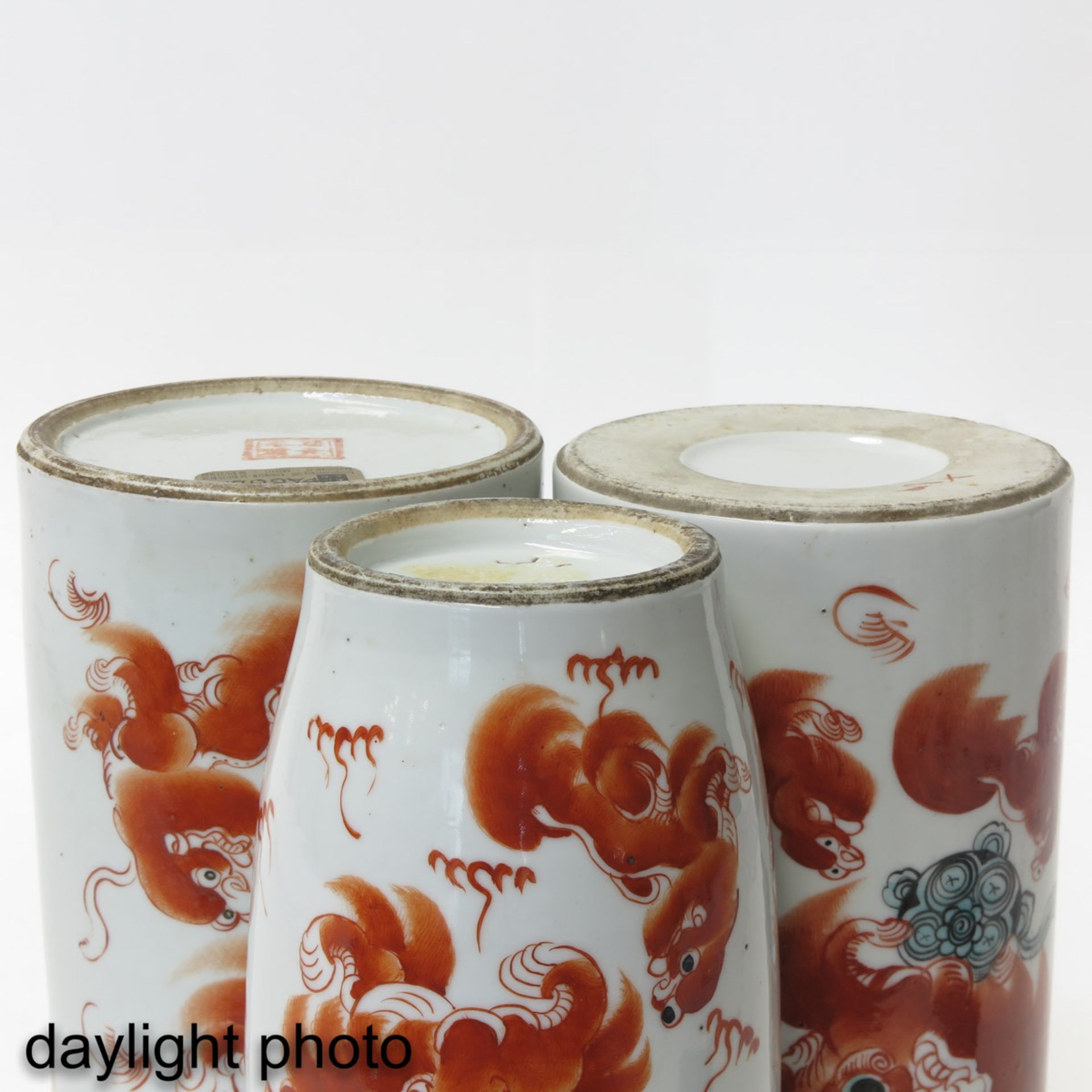 A Collection of 3 Vases - Image 8 of 9