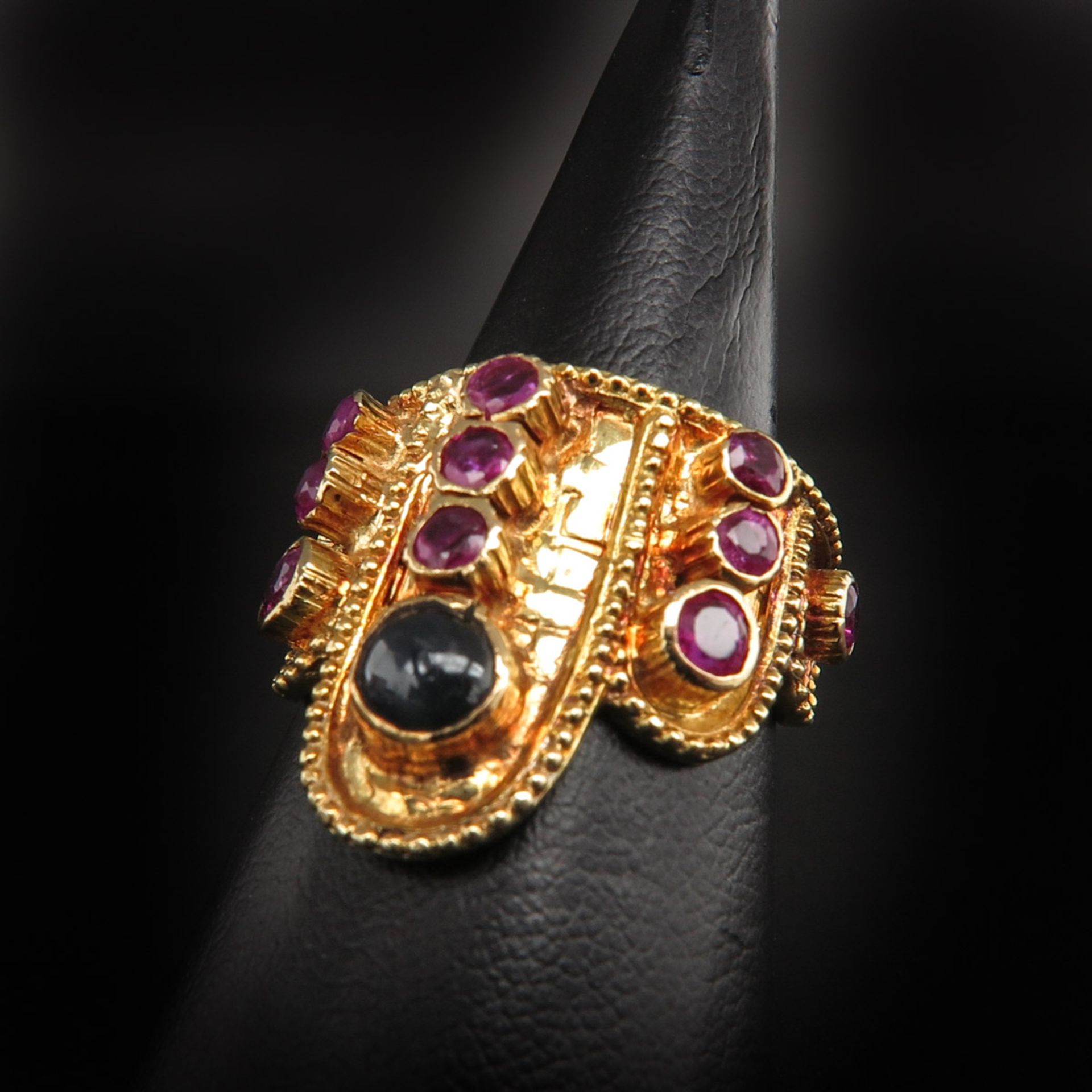 A Ladies 18KG Ruby and Saphire Ring - Image 2 of 2