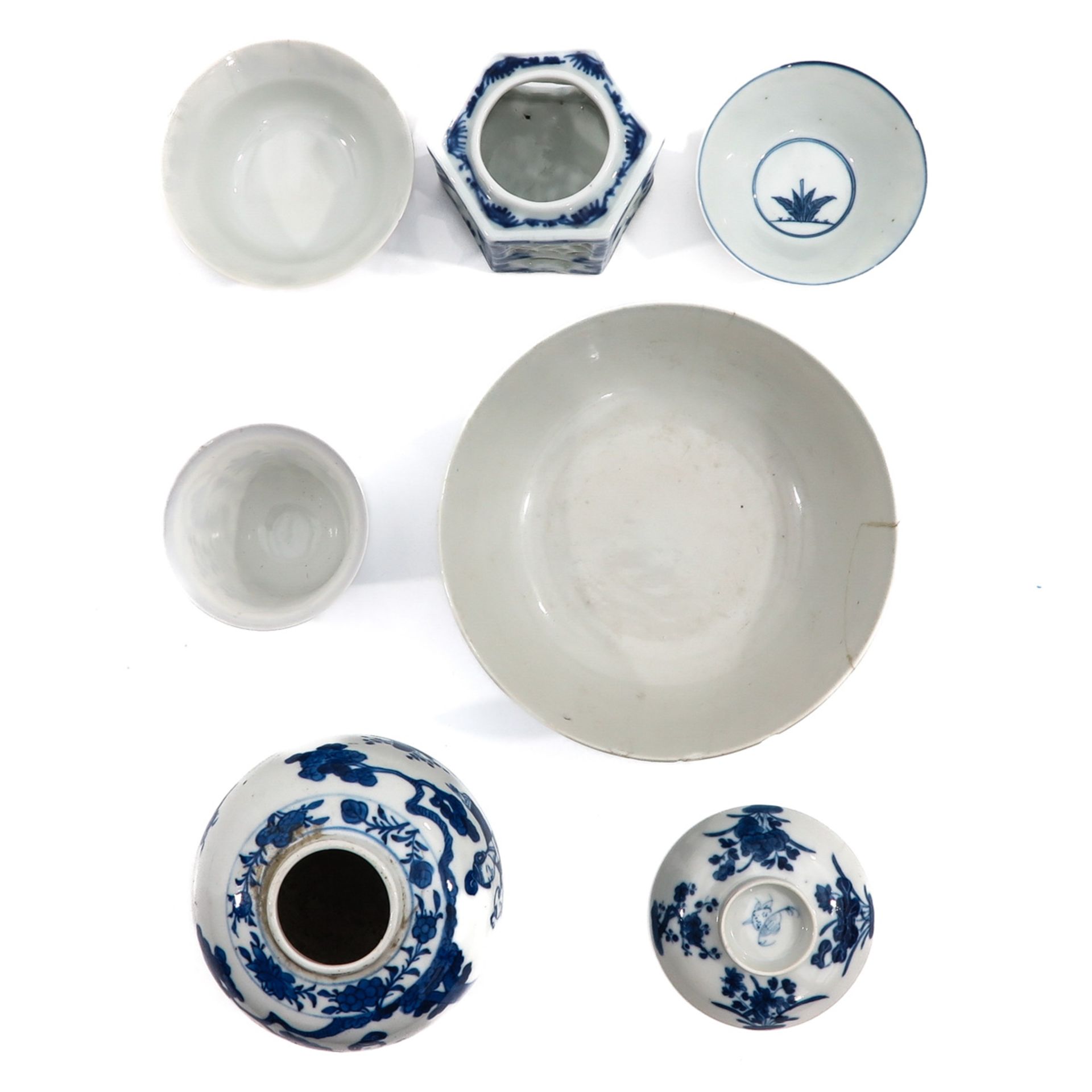 A Collection of Blue and White Porcelain - Bild 5 aus 10