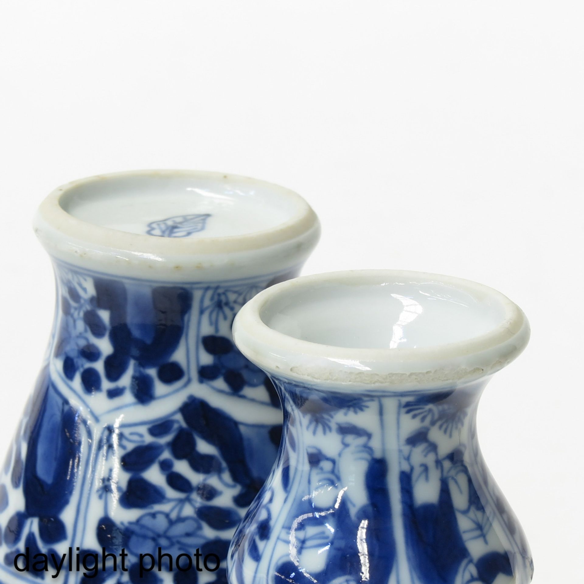 A Lot of 2 Miniature Blue and White Vases - Bild 8 aus 9