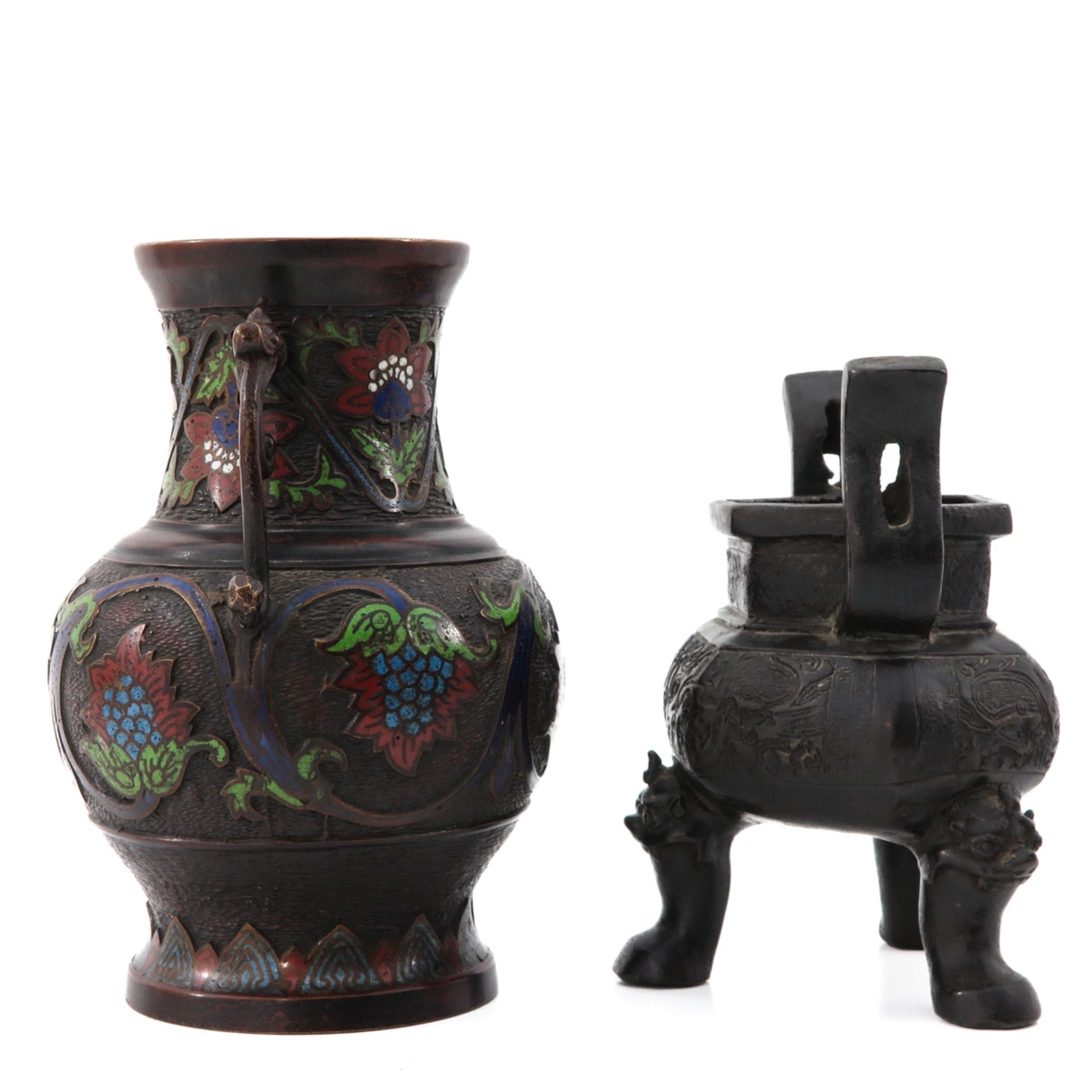 A Bronze Censer and Cloisonne Vase - Bild 4 aus 10