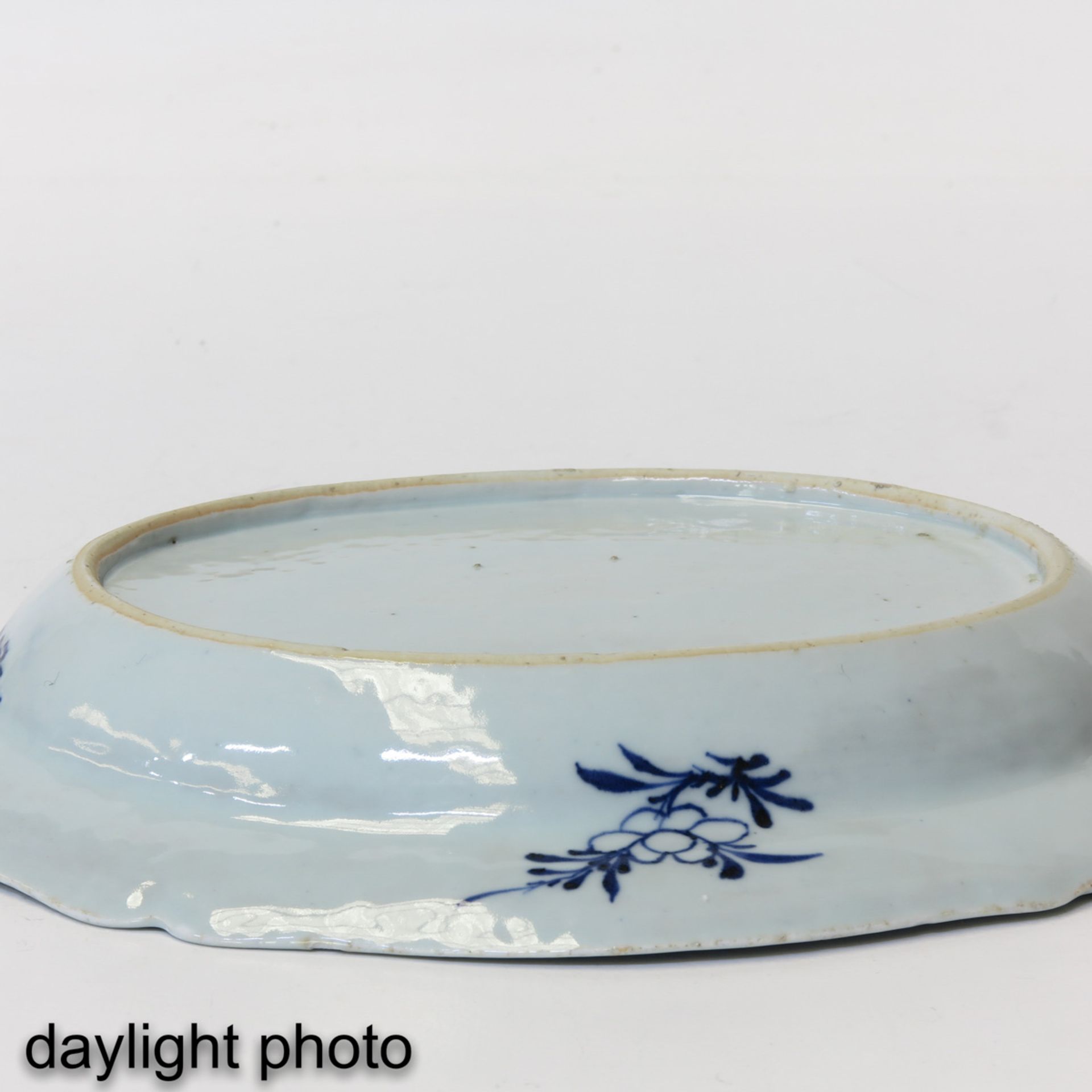 A Pair of Blue and White Serving Trays - Image 8 of 9