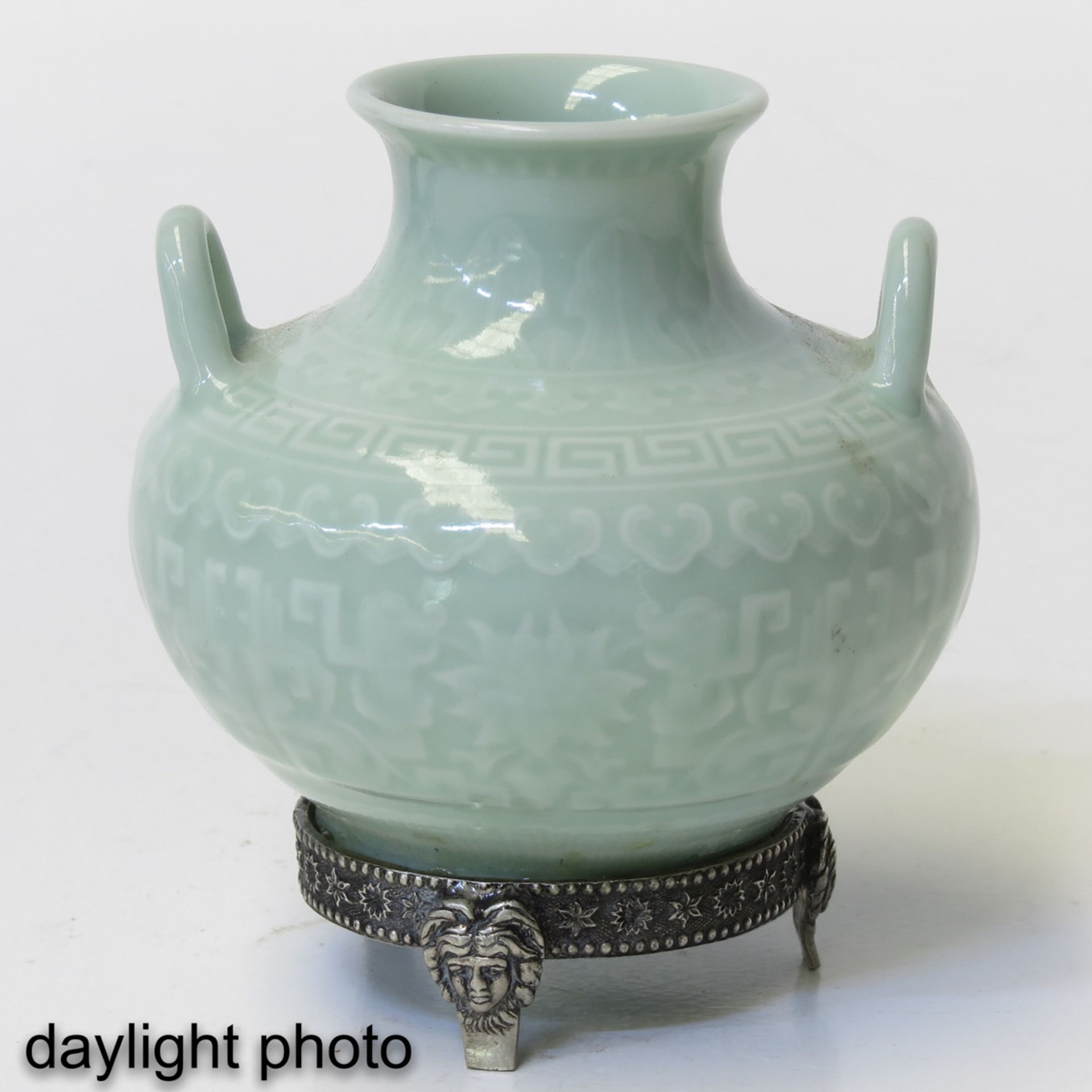 A Small Celadon Vase - Bild 7 aus 10
