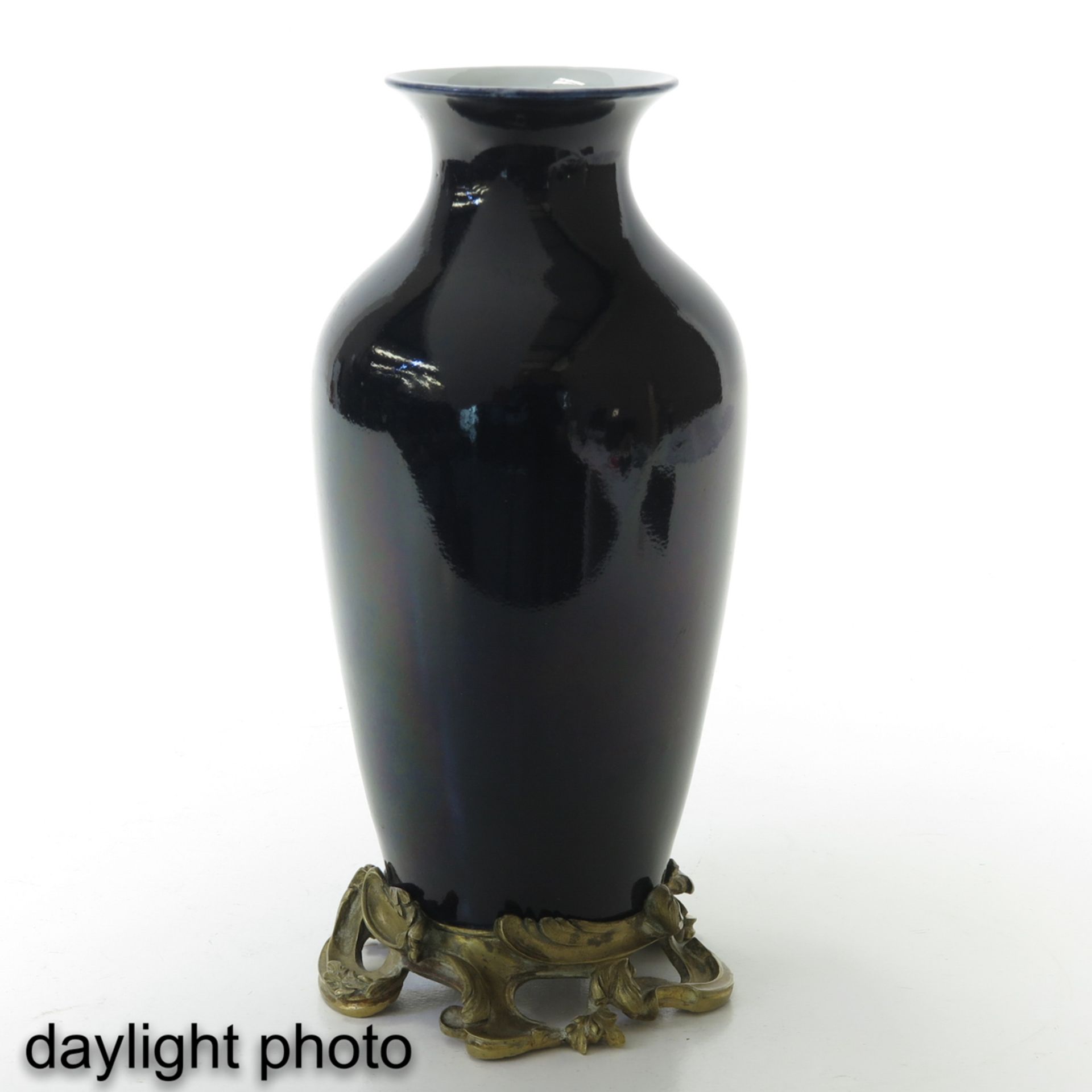 A Dark Blue Glaze Vase - Image 7 of 9