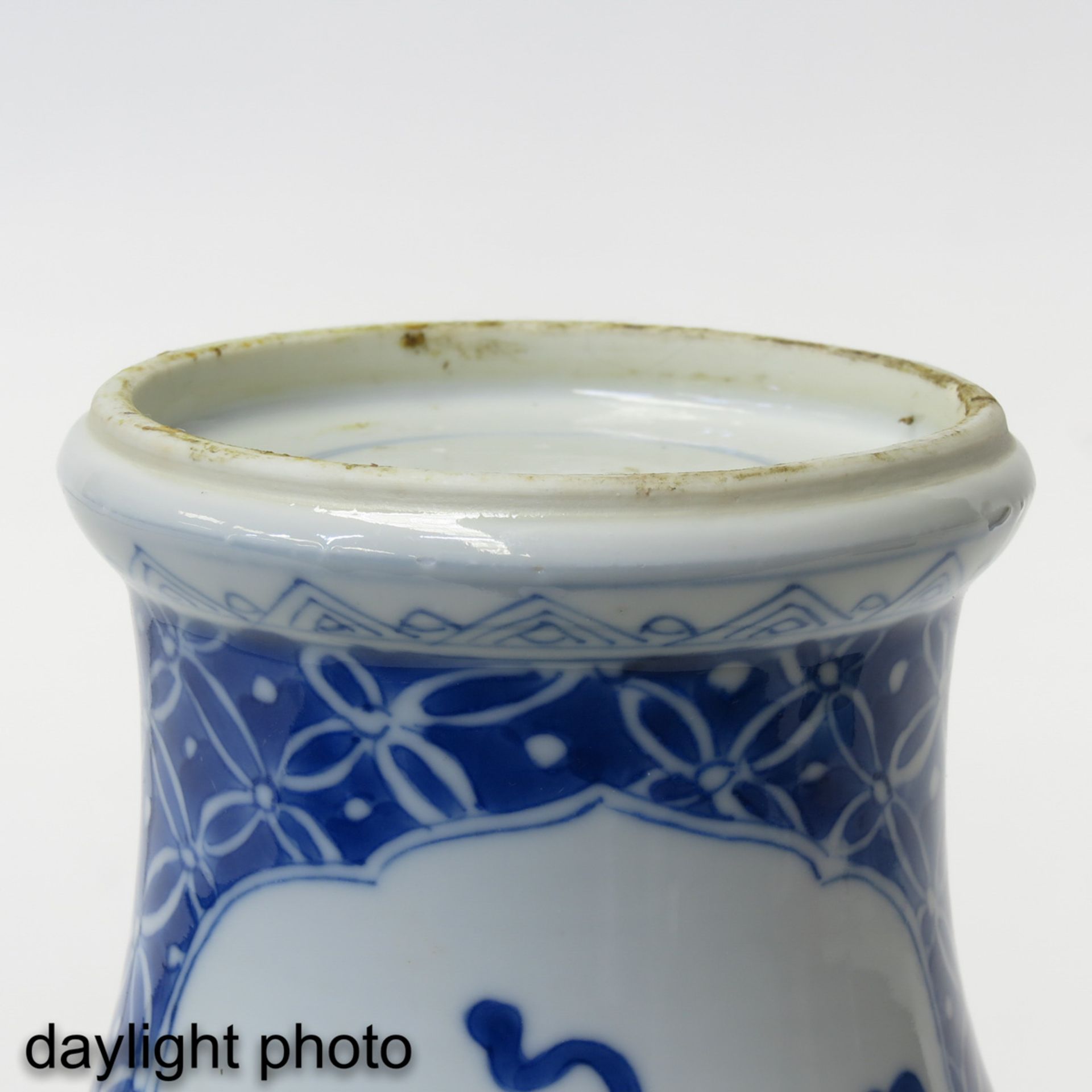 A Pair of Blue and White Candlesticks - Image 8 of 9