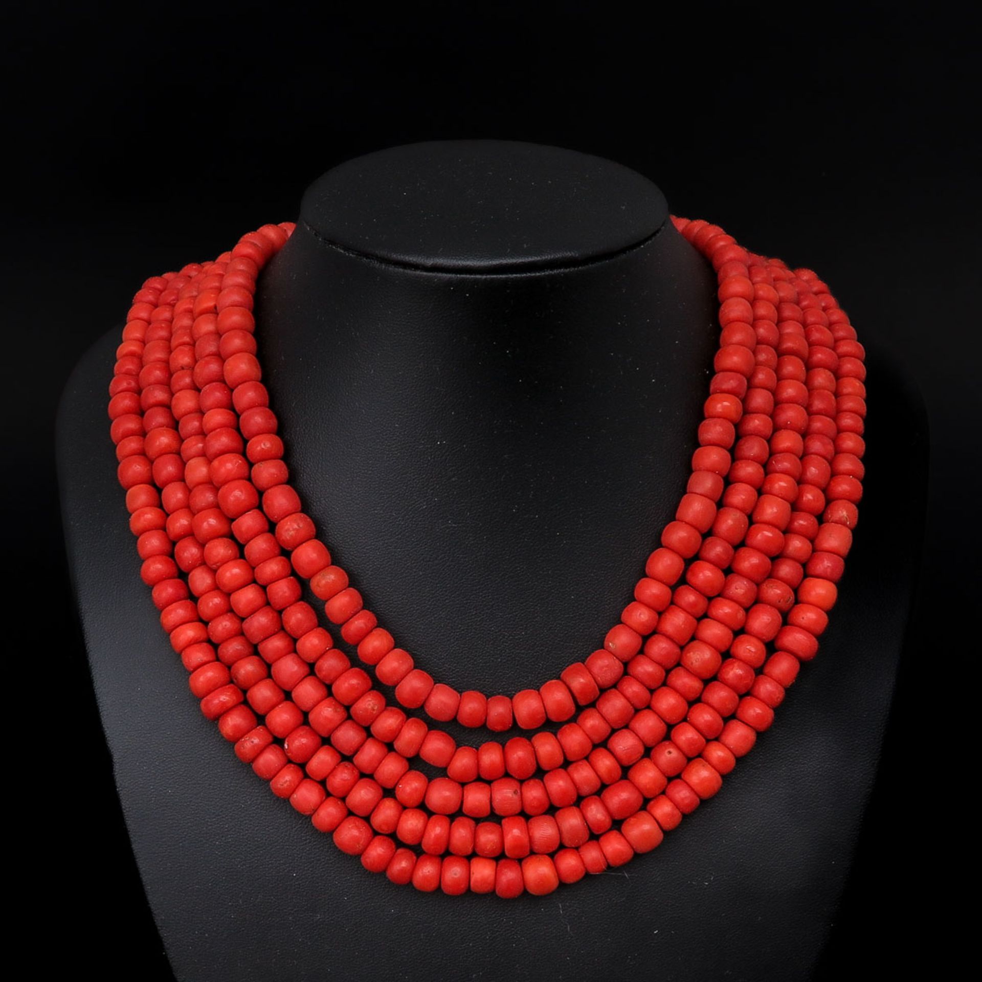 A 19th Century 5 Strand Red Coral Necklace on Gold Clasp - Bild 4 aus 4