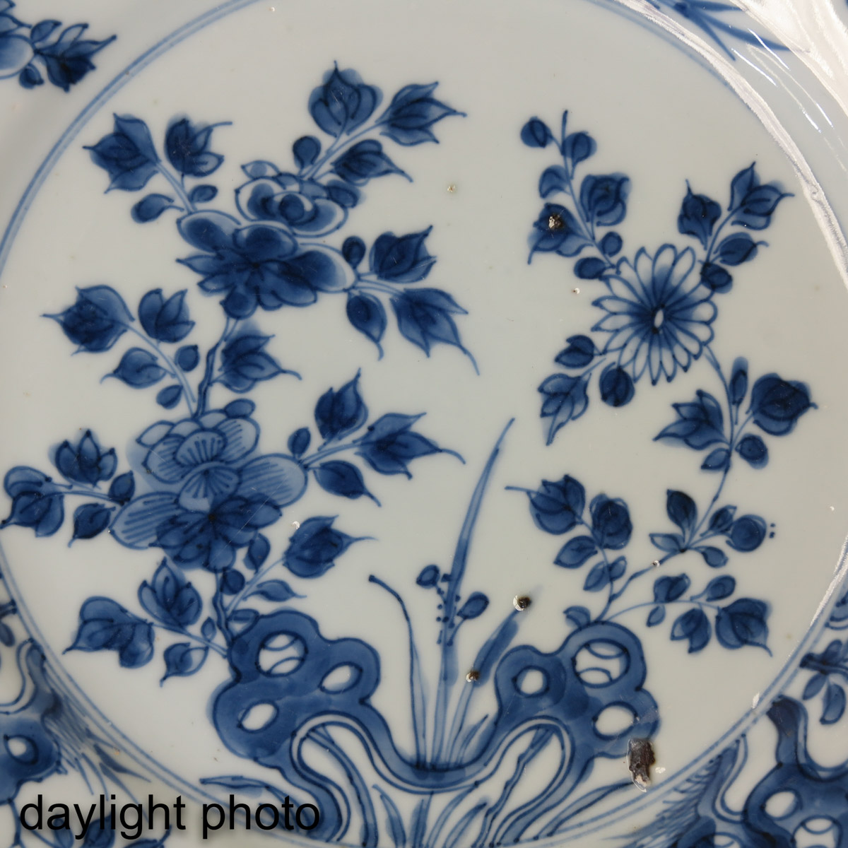 A Collection of 4 Blue and White Plates - Image 10 of 10