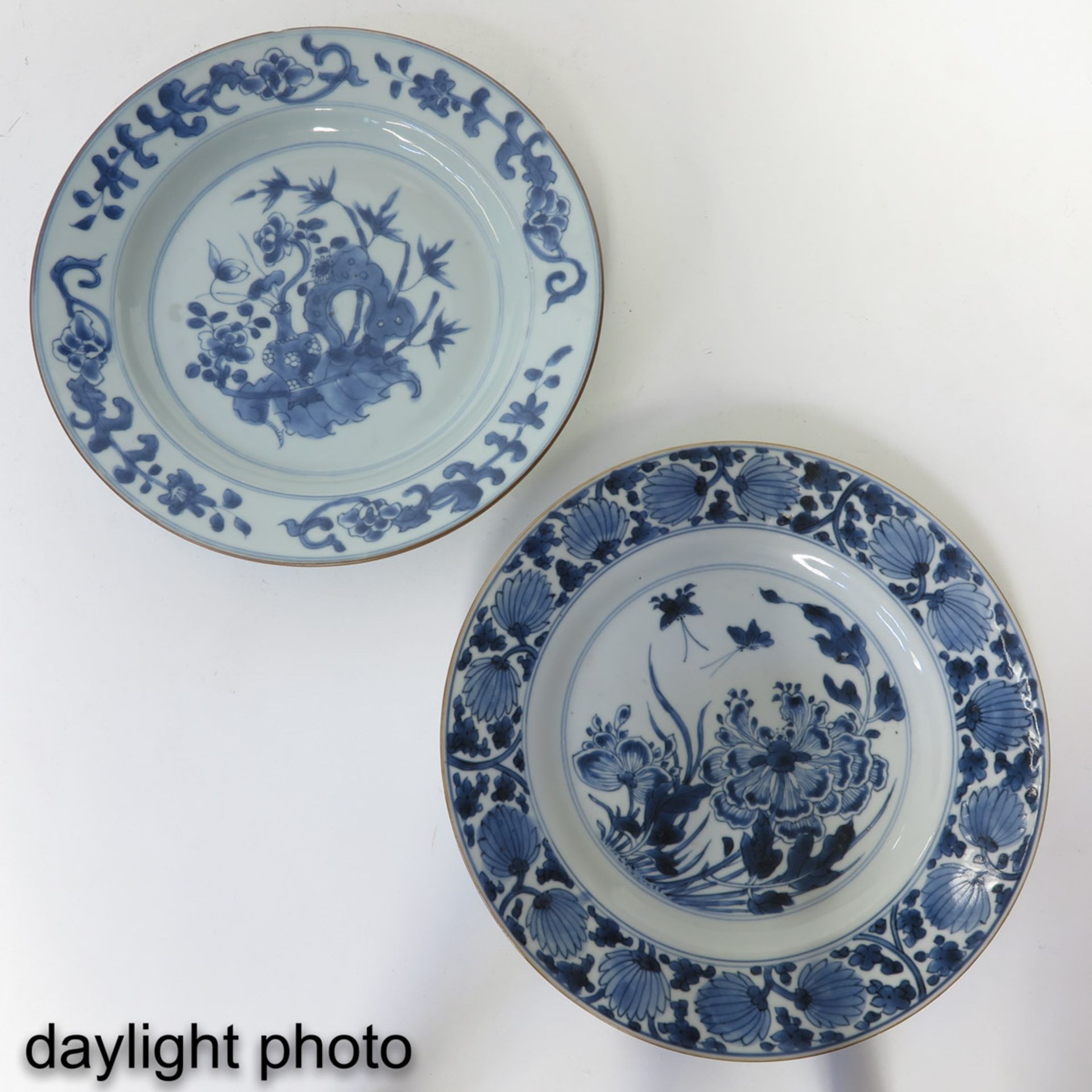 A Lot of 2 Blue and White Plates - Bild 7 aus 10