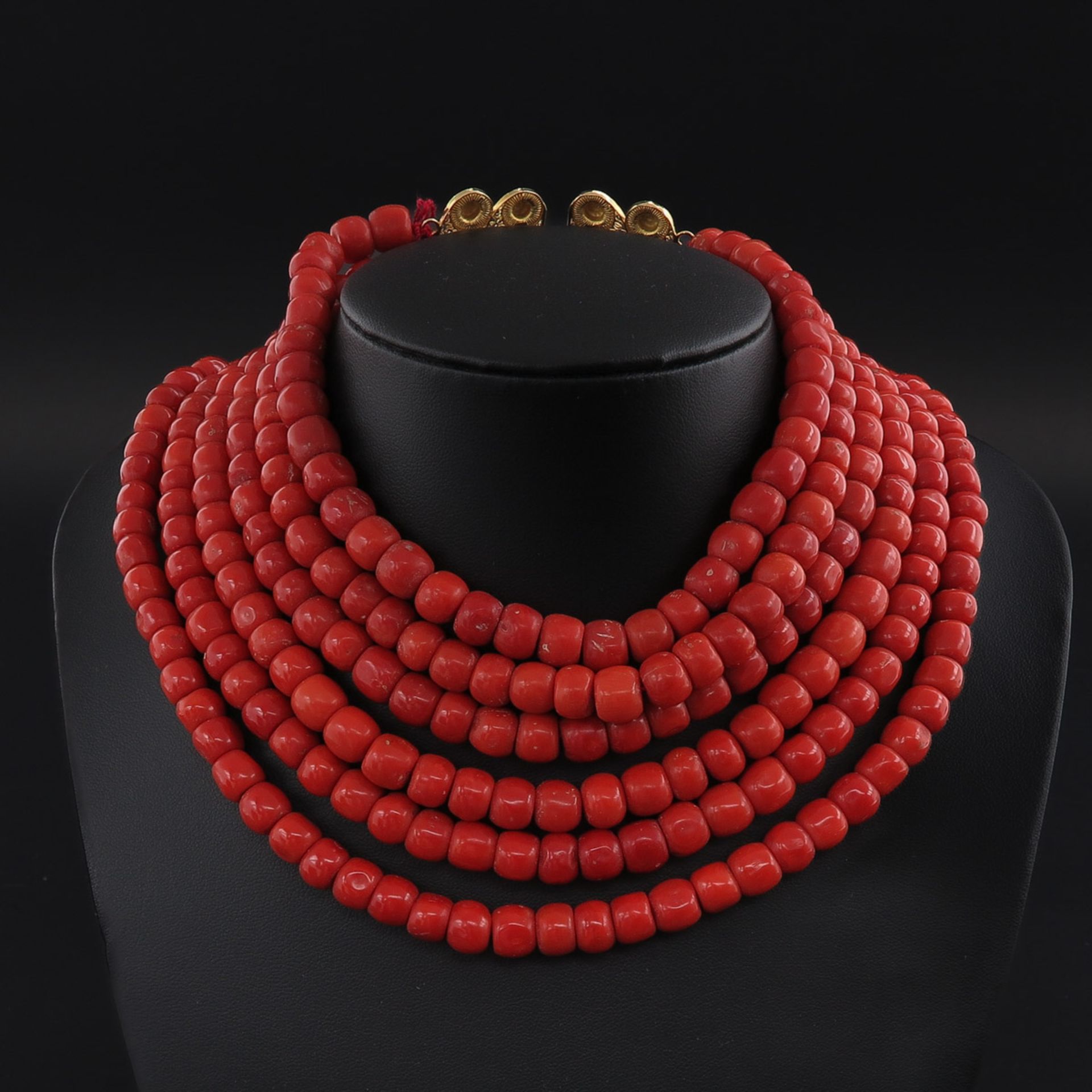 A 19th Century 6 Strand Red Coral Necklace on 18KG Clasp - Image 4 of 4