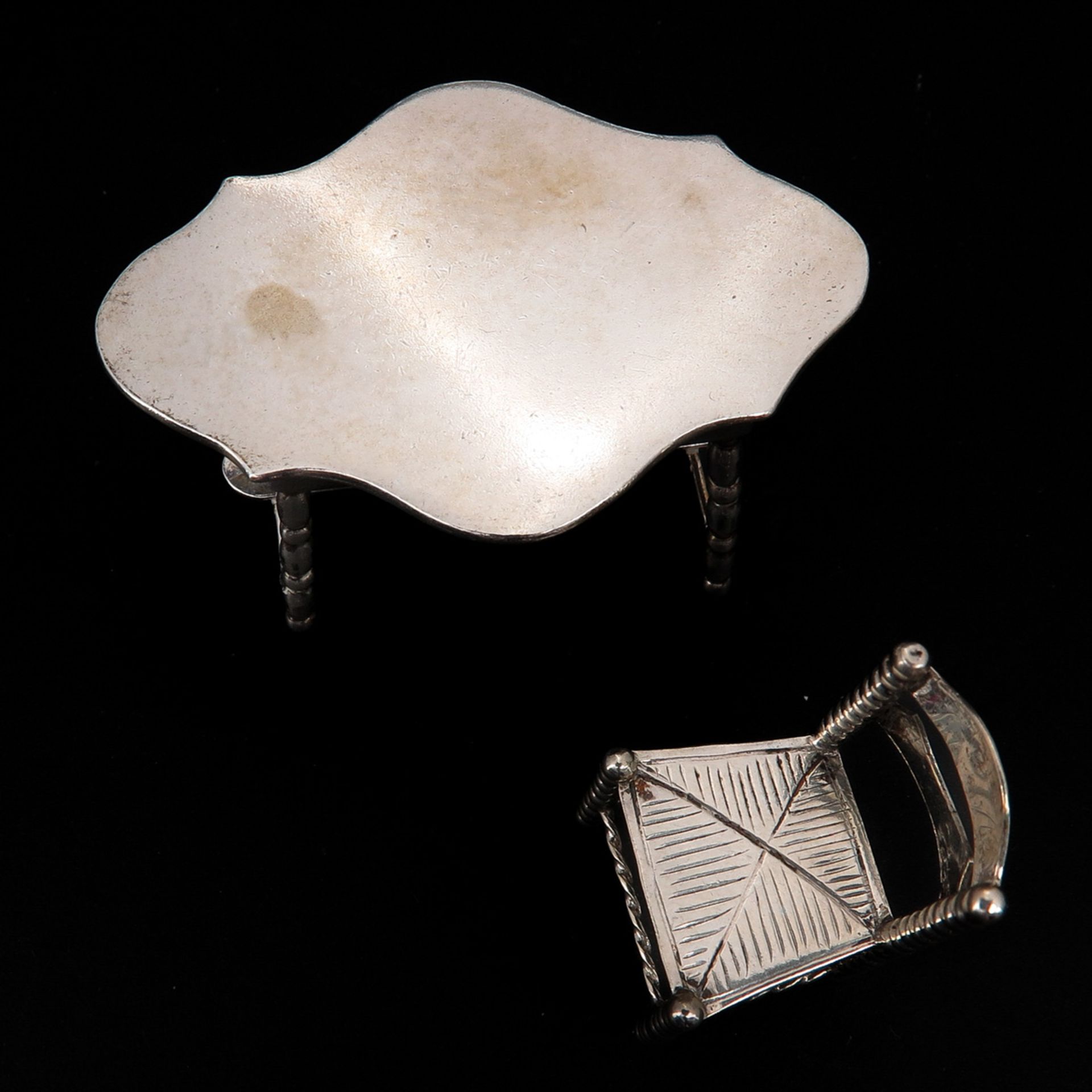 A Miniature Silver Table and Chair - Image 5 of 7