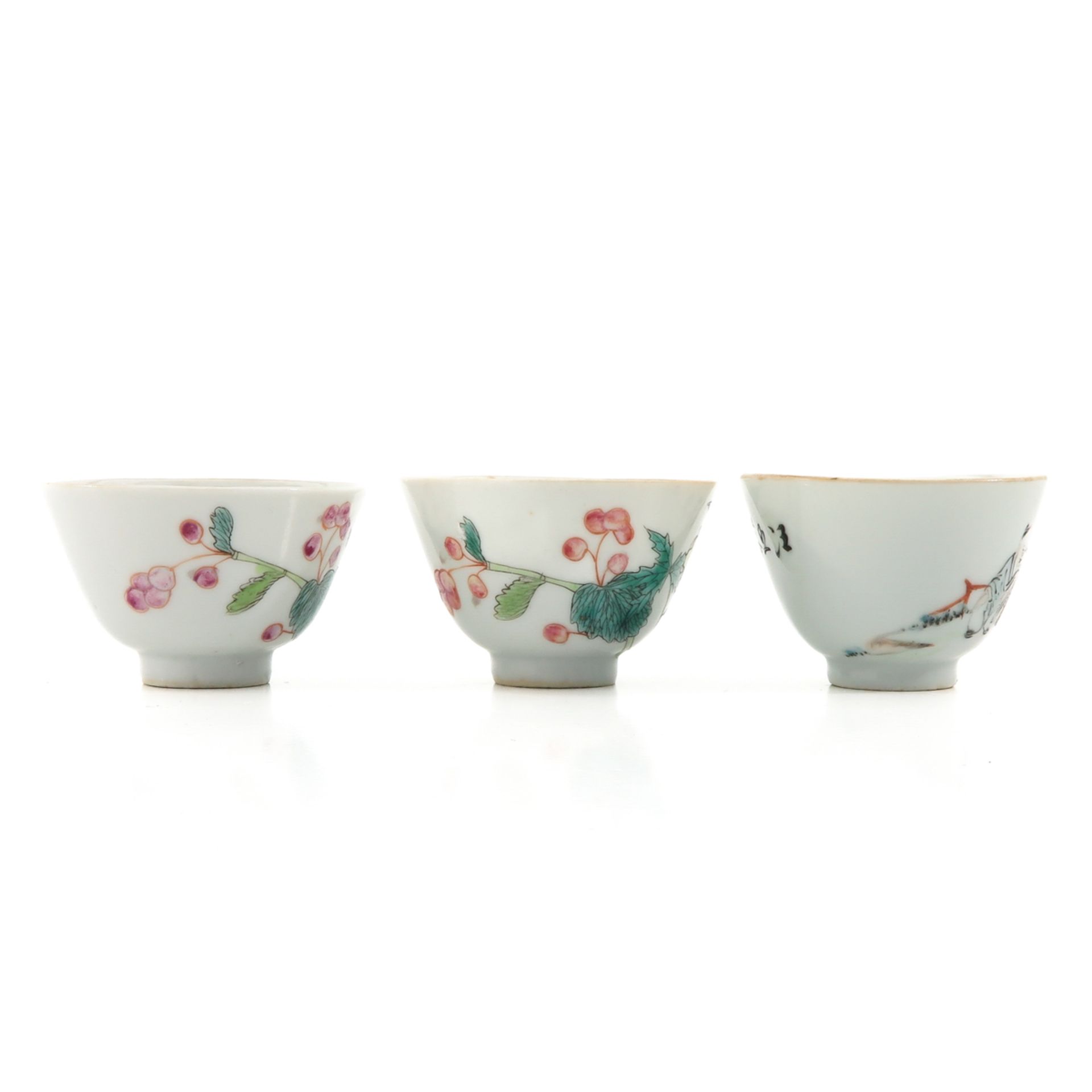 A Collection of 3 Famille Rose Cups - Image 4 of 9