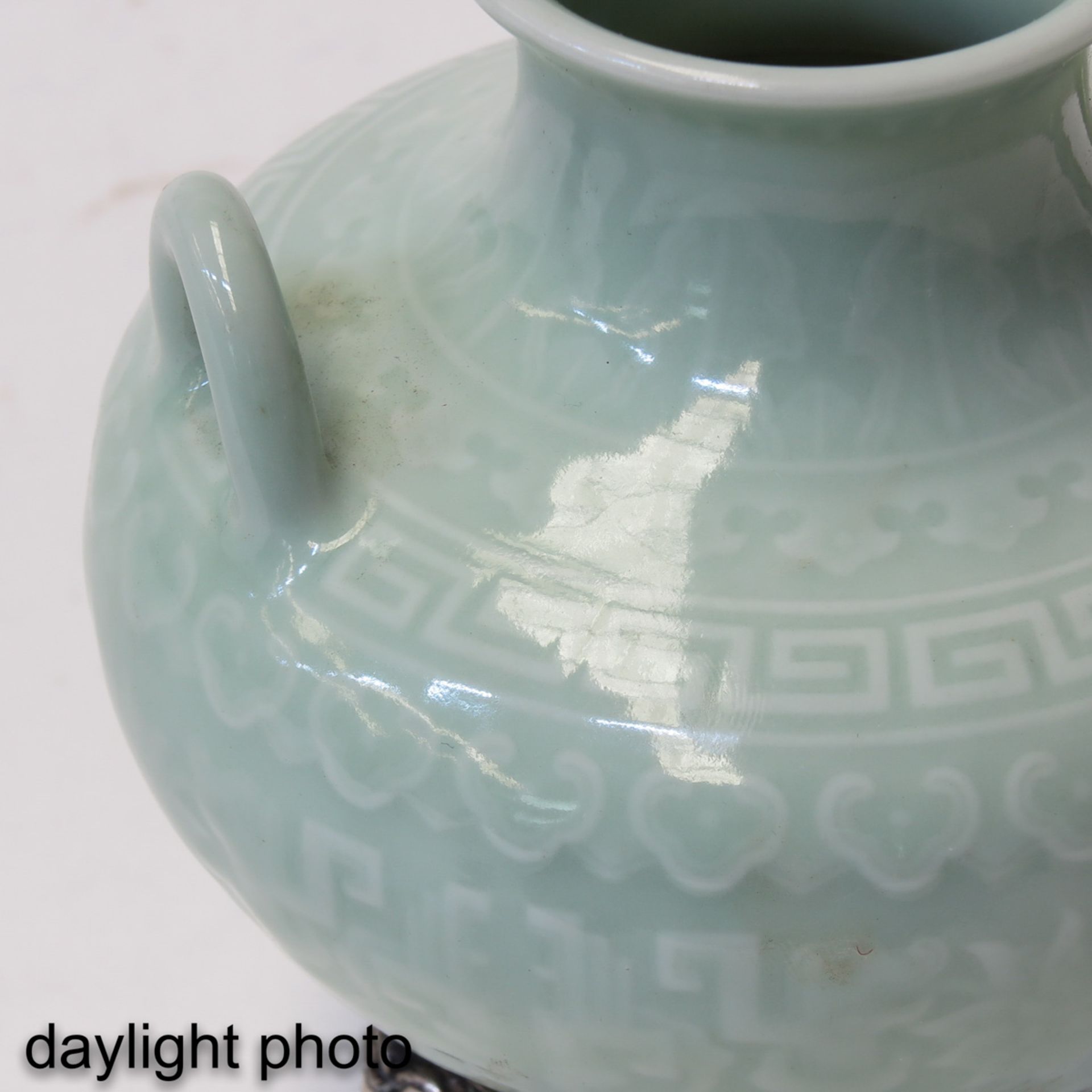 A Small Celadon Vase - Bild 10 aus 10