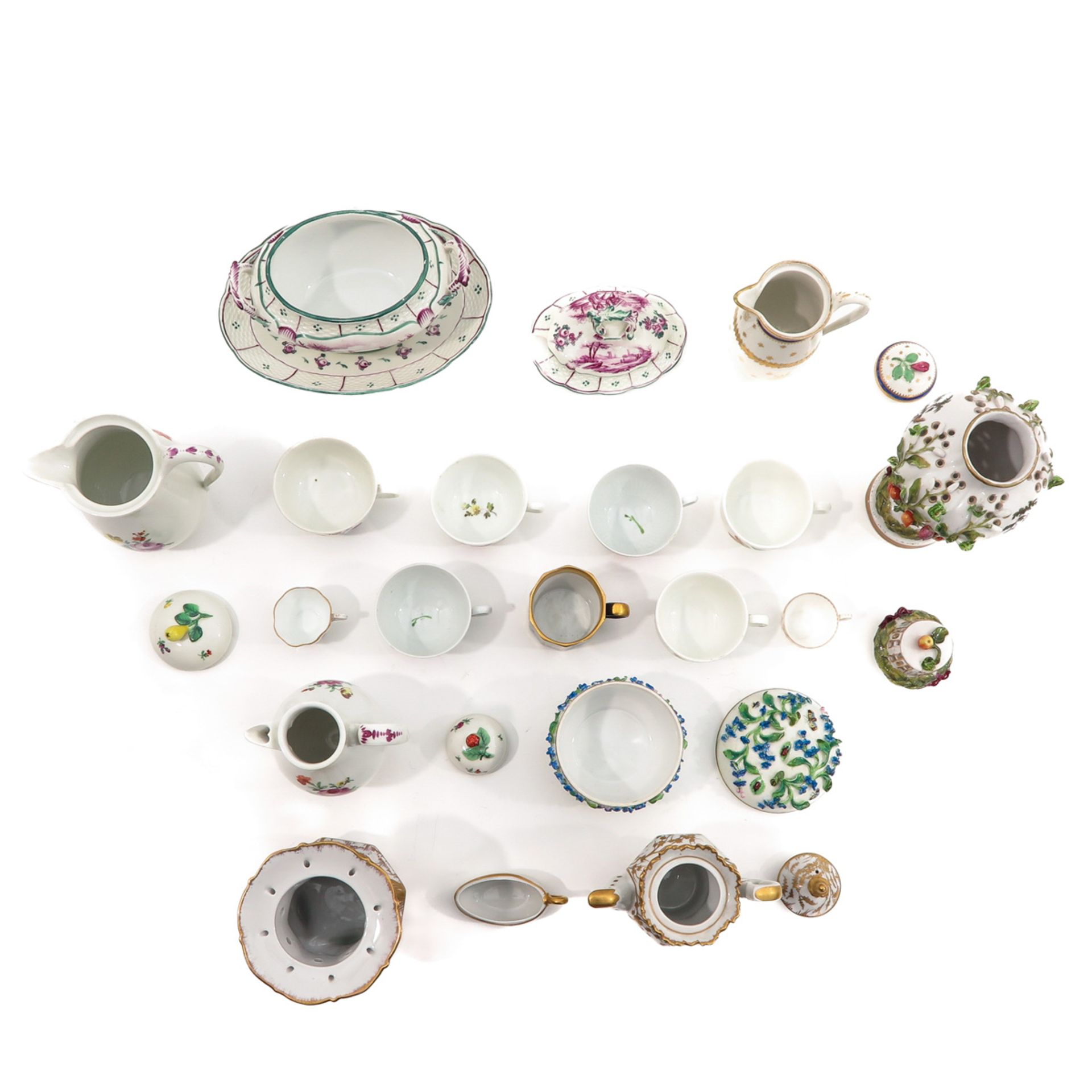 A Collection of Pottery and Porcelain - Bild 5 aus 10