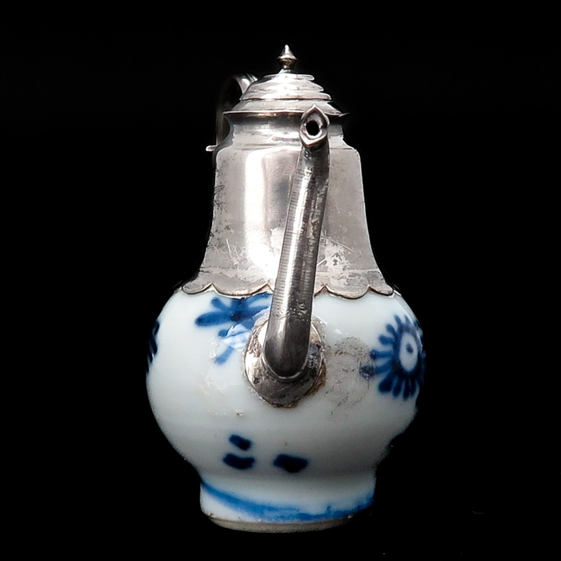 An 18th Century Miniature Chinese Porcelain Teapot - Bild 2 aus 6