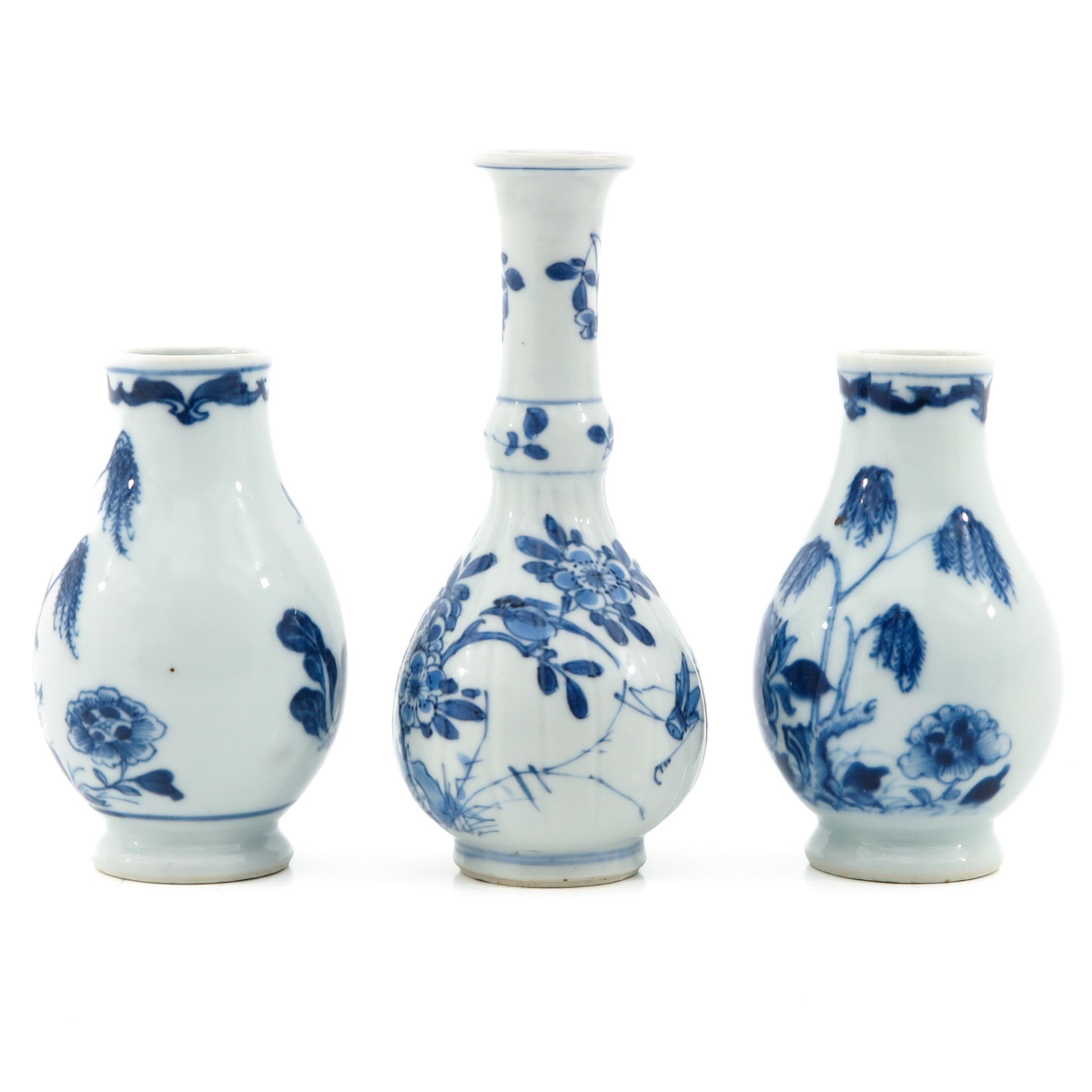 A Collection of 3 Small Vases - Bild 2 aus 9