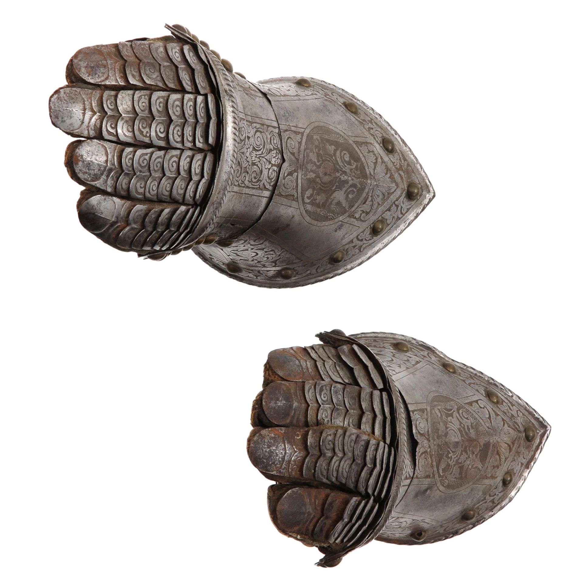 A Pair of Knights Gloves - Image 6 of 10