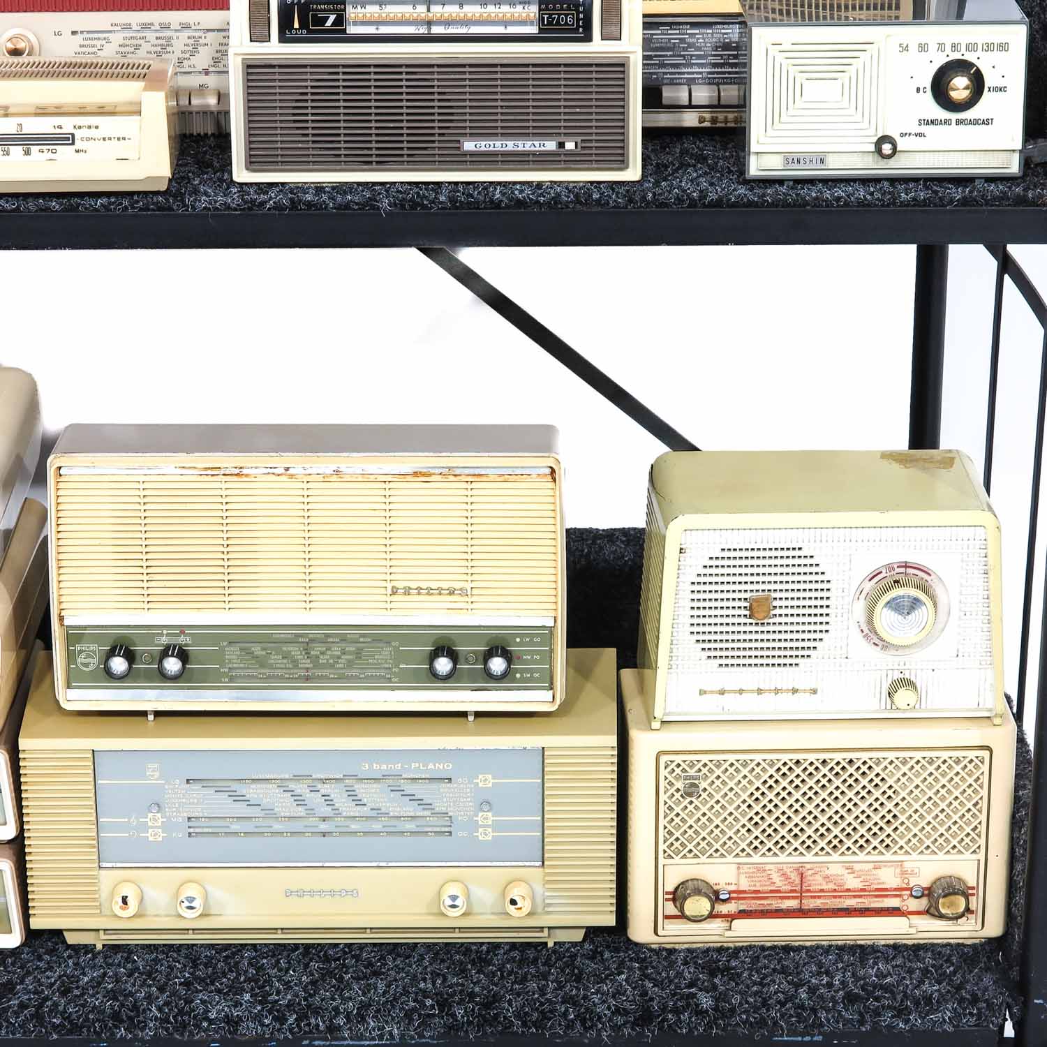 A Lot of Portable Transistor Radios - Image 7 of 7
