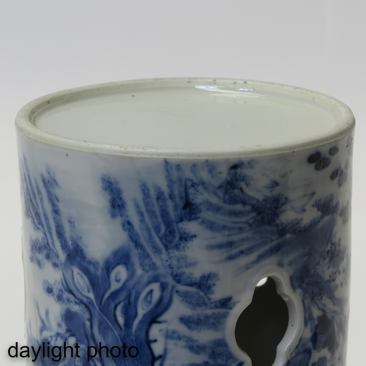 A Blue and White Hat Vase - Image 8 of 9