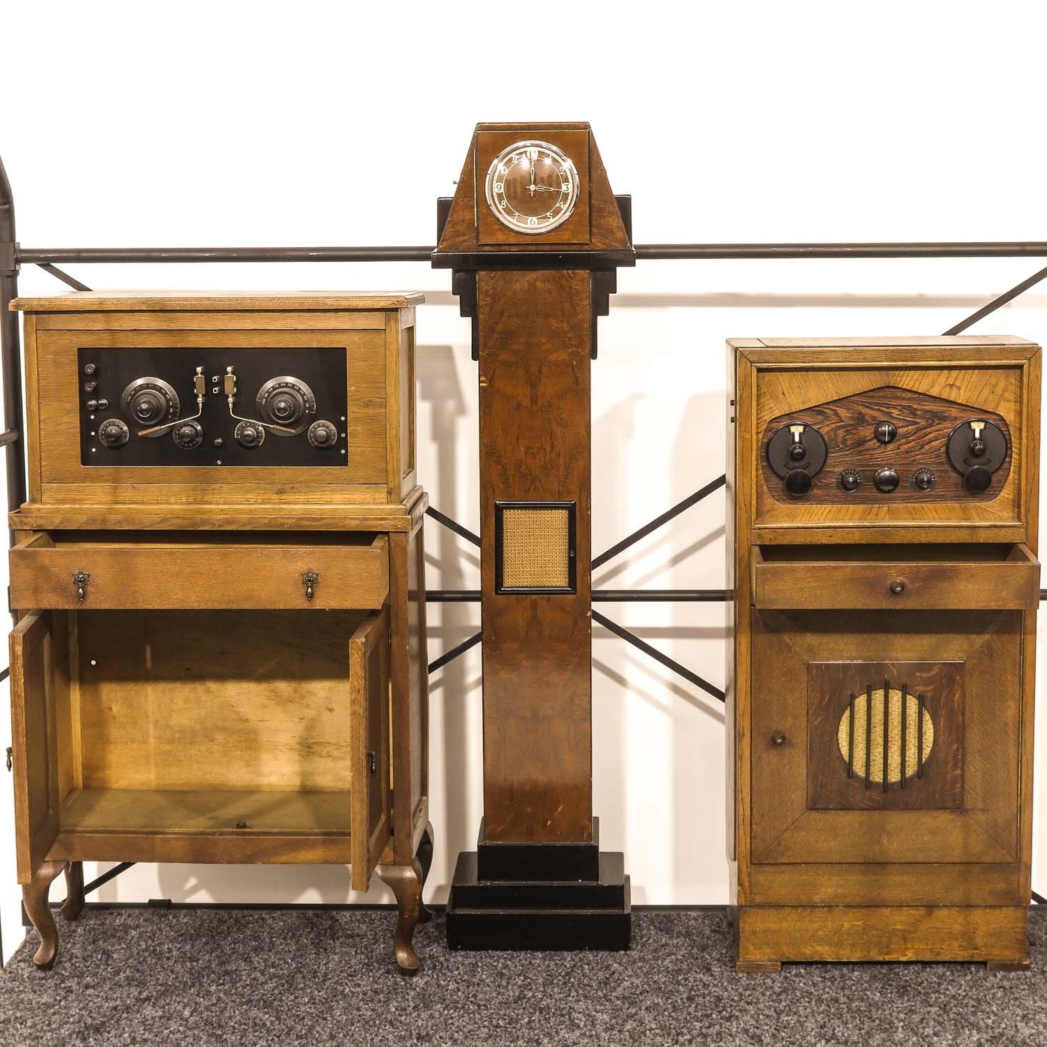 A Collection of 9 Vintage Radios - Image 3 of 3