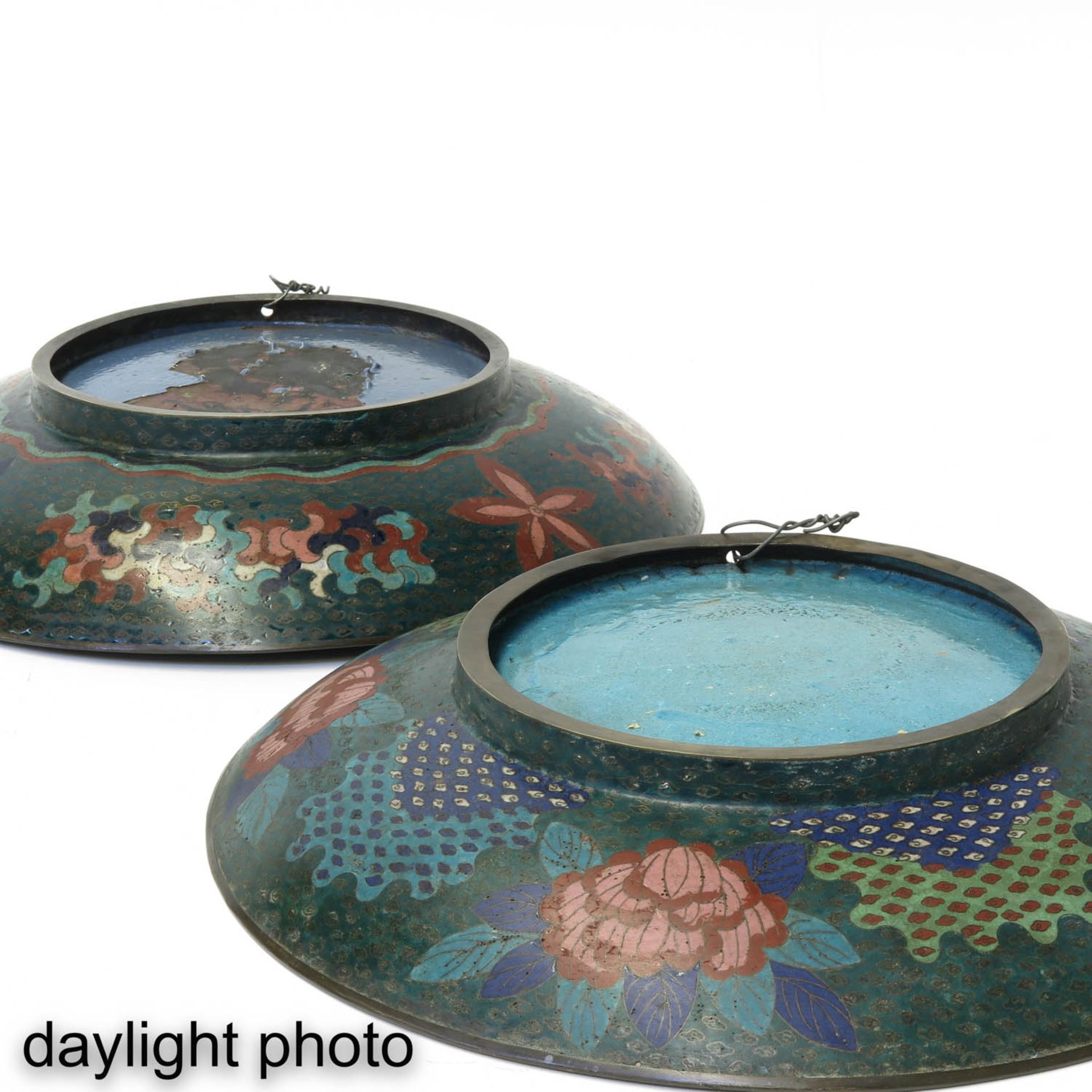 A Pair of Cloisonne Chargers - Image 8 of 10