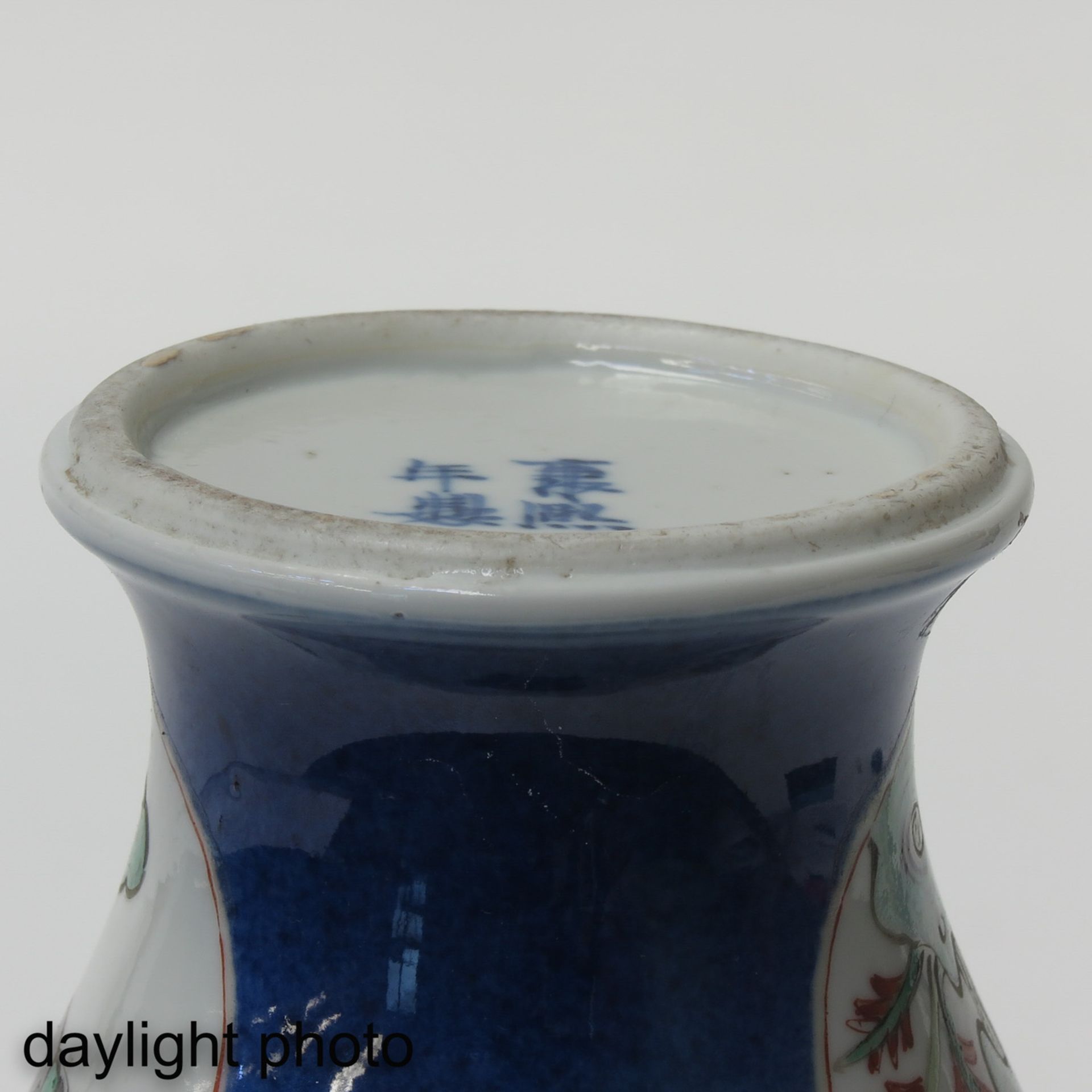 A Pair of Powder Blue Famille Verte Vases - Image 8 of 10