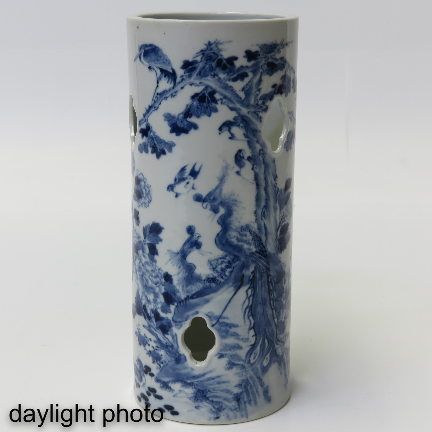 A Blue and White Hat Vase - Image 7 of 9