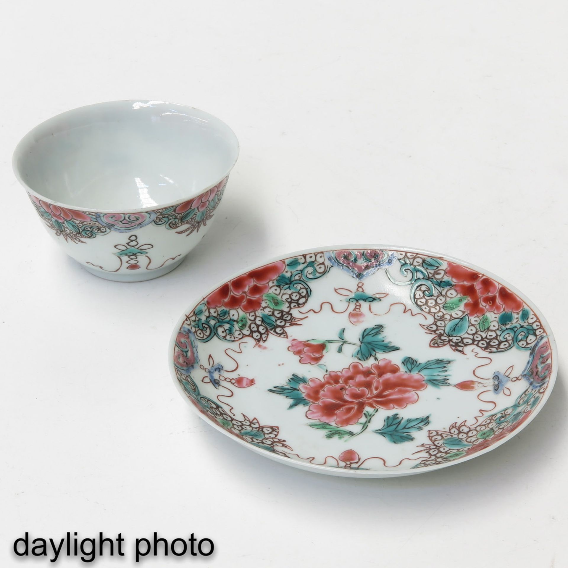 A Series of 6 Famille Rose Cups and Saucers - Image 9 of 10