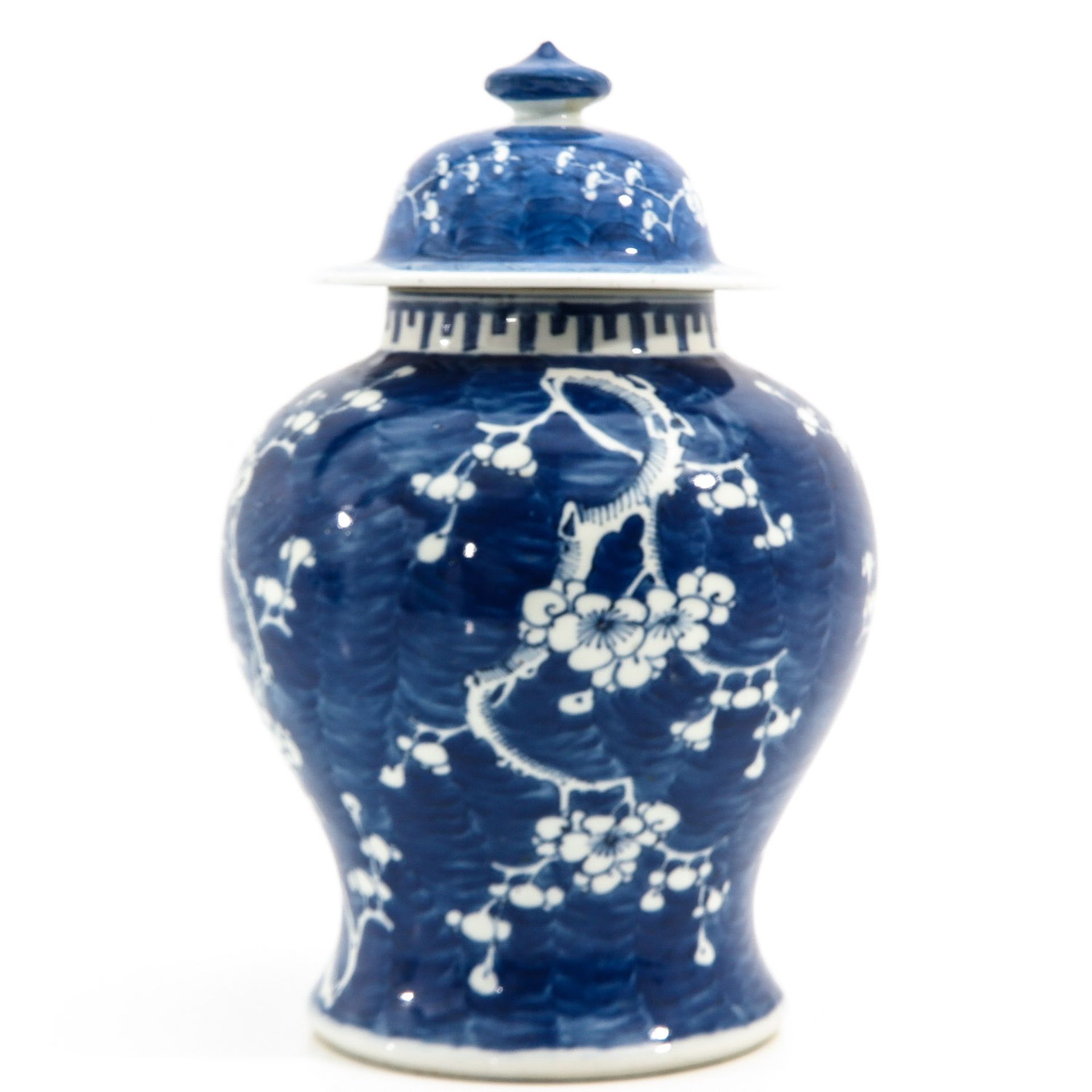 A Blue and White Jar with Cover - Image 4 of 9