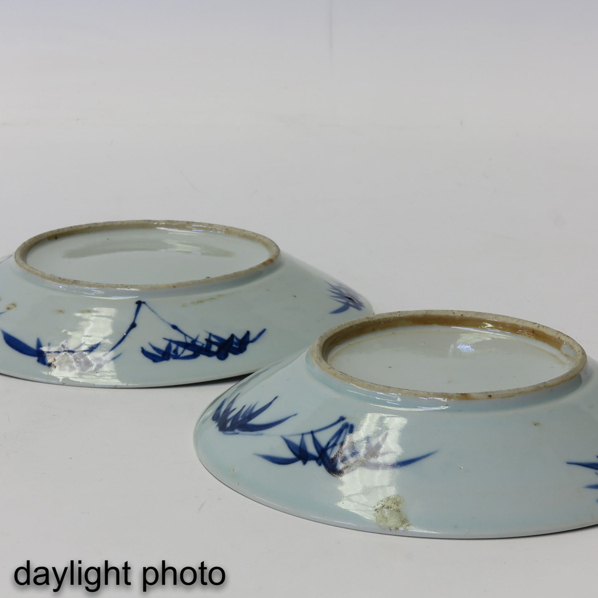 A Lot of 2 Blue and White Plates - Image 8 of 10