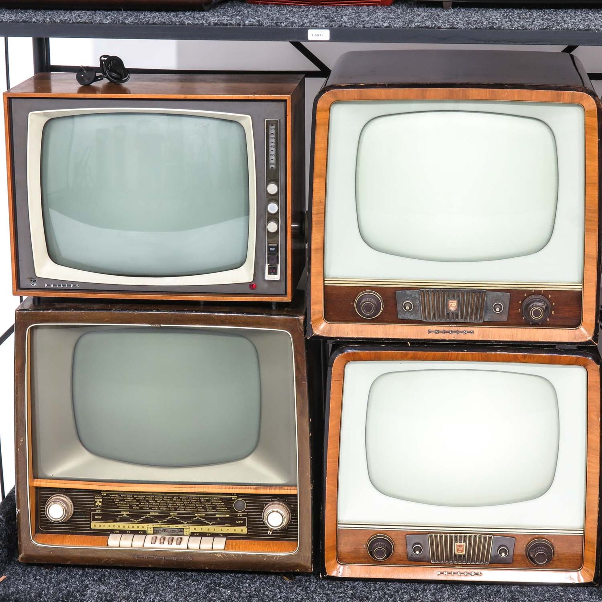 A Collection of 13 Vintage Televisions - Bild 5 aus 6