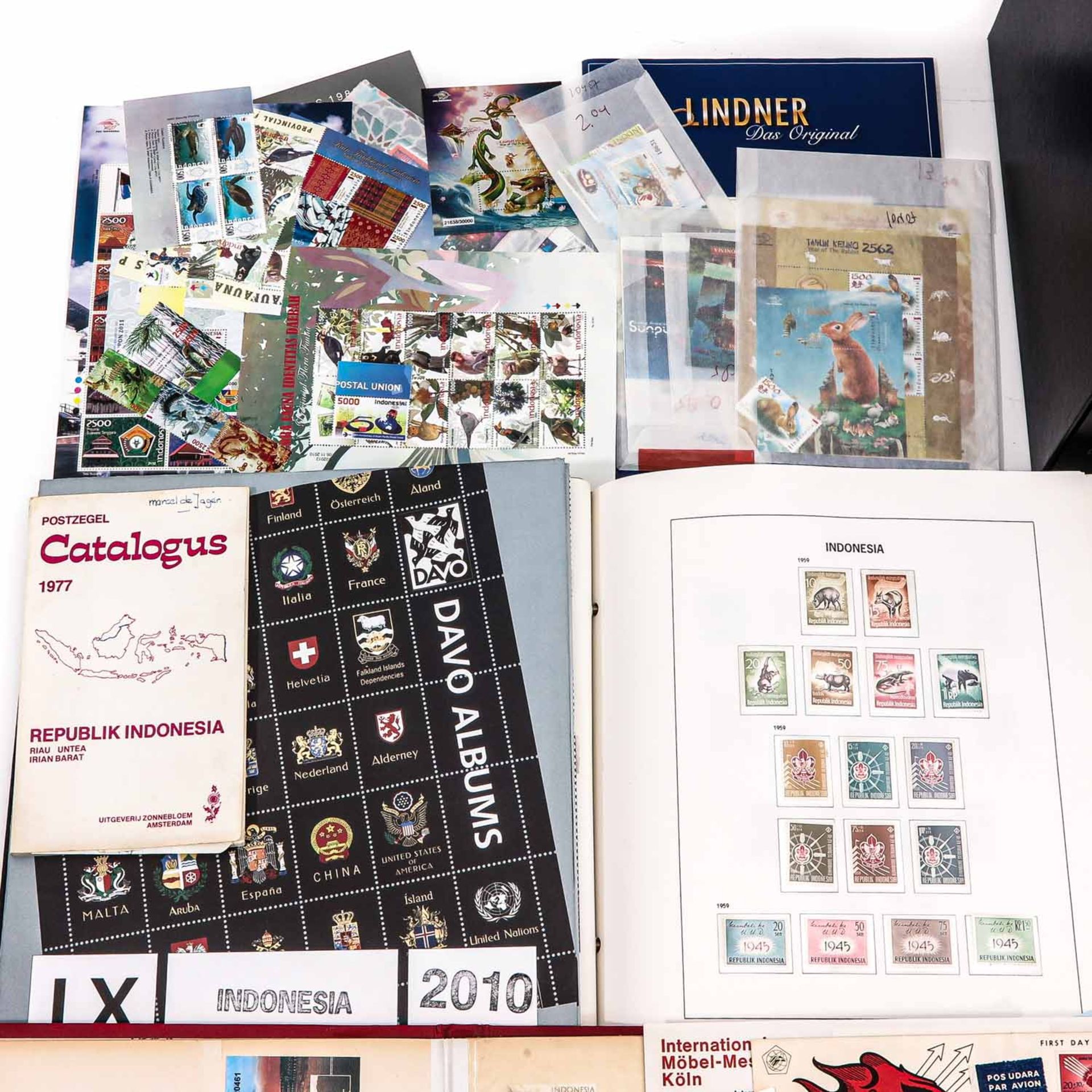 A Collection of Postage Stamps - Image 3 of 10