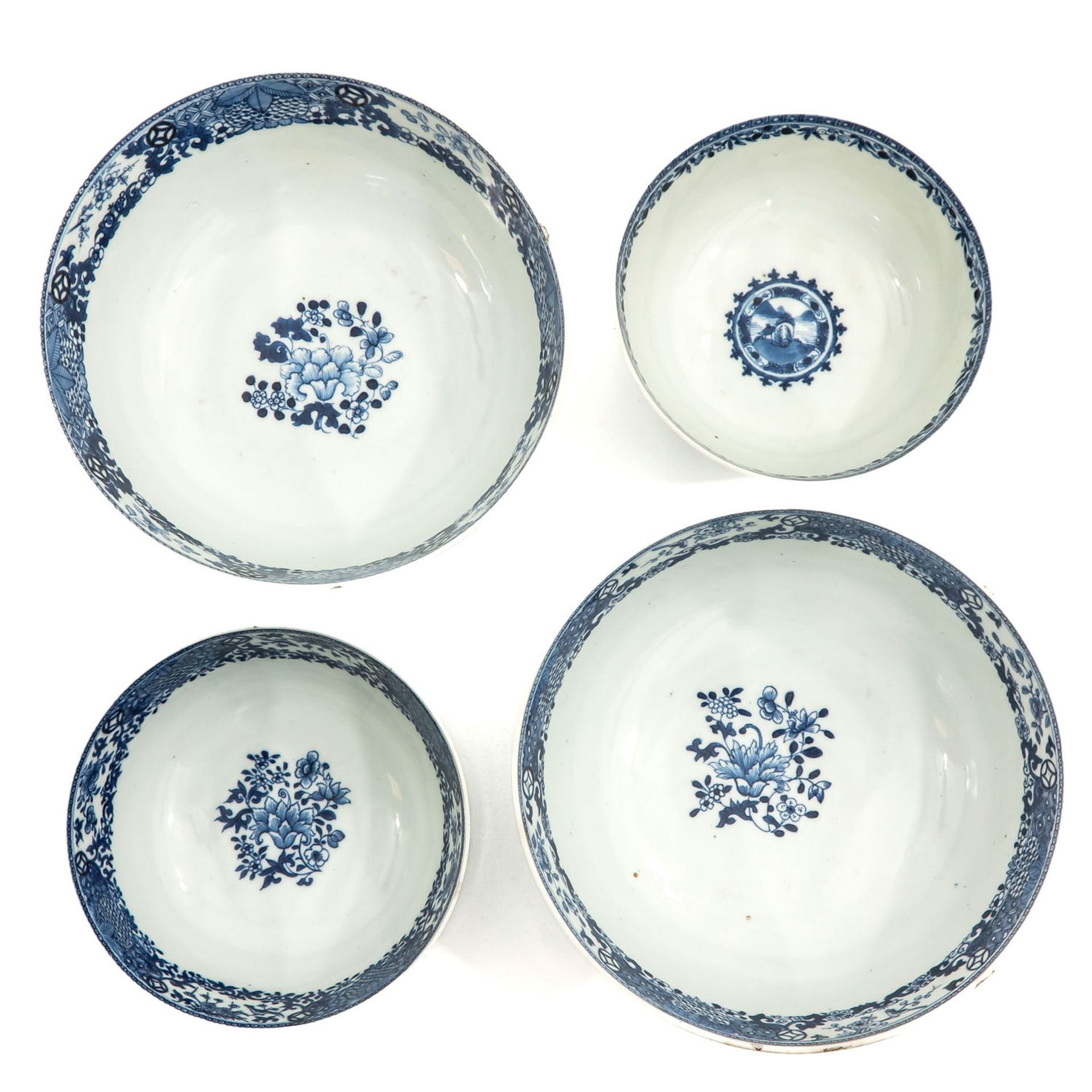 A Collection of 4 Blue and White Bowls - Image 5 of 10