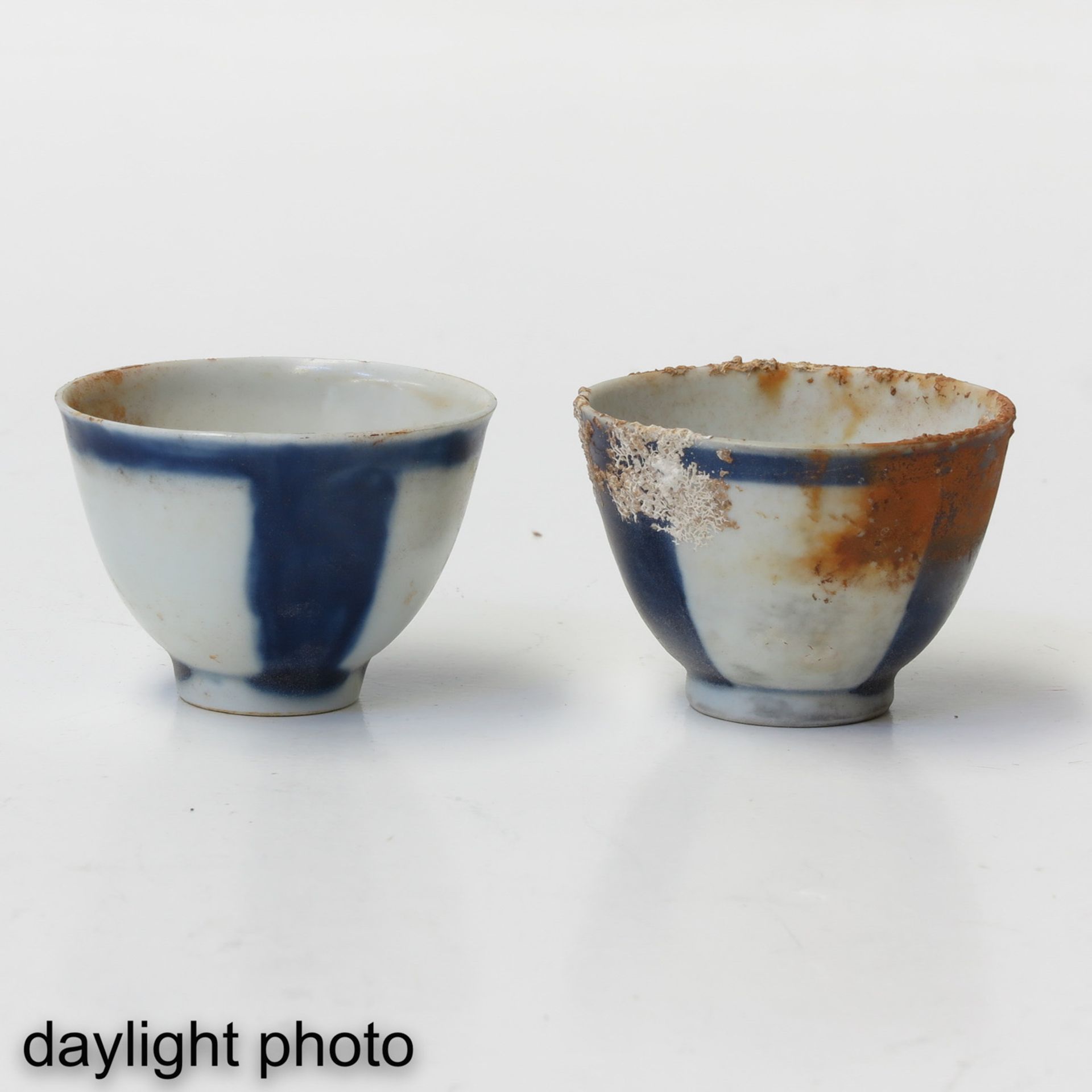 A Collection of 7 Ship Wreck Porcelain Cups - Image 7 of 9