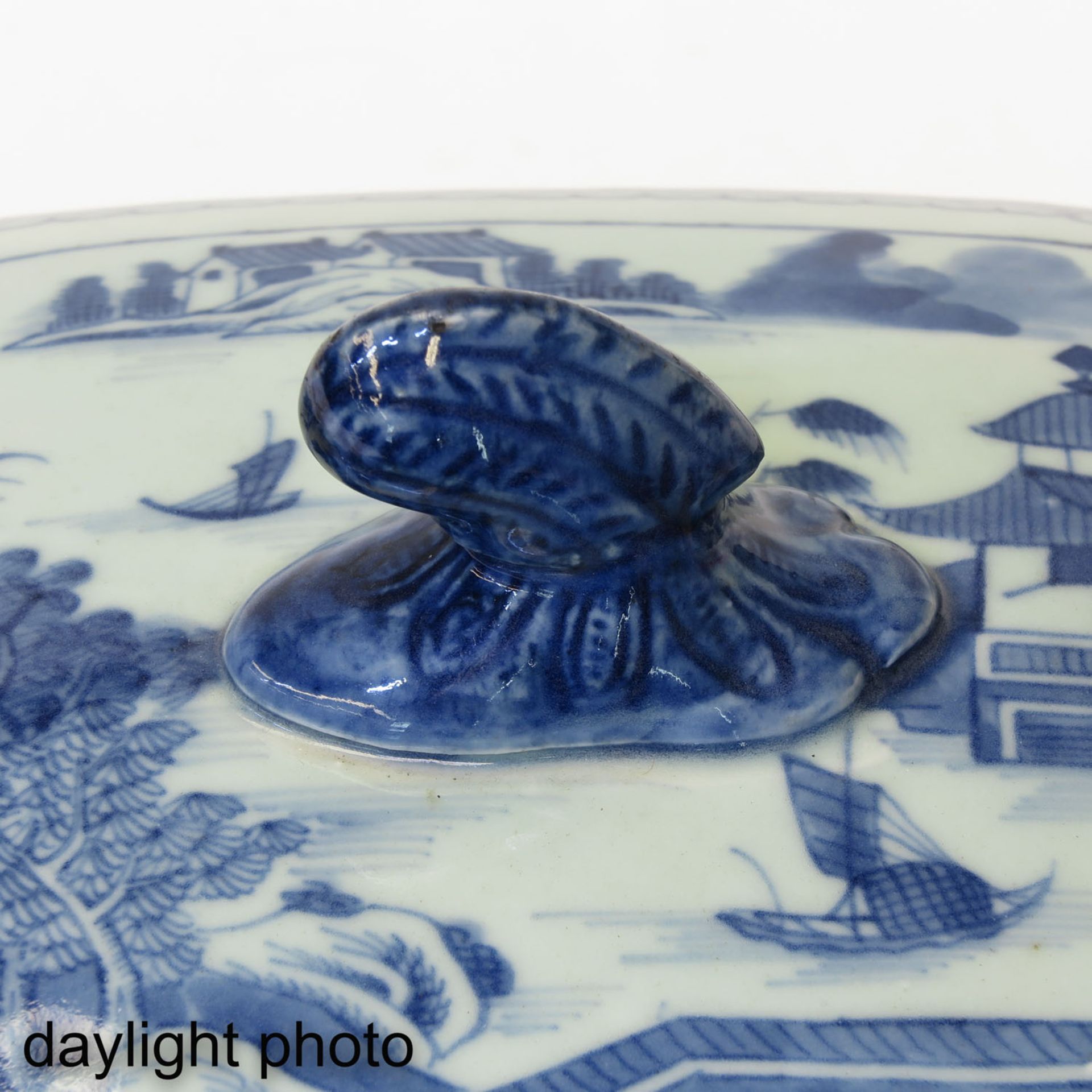 A Blue and White Tureen - Image 9 of 9