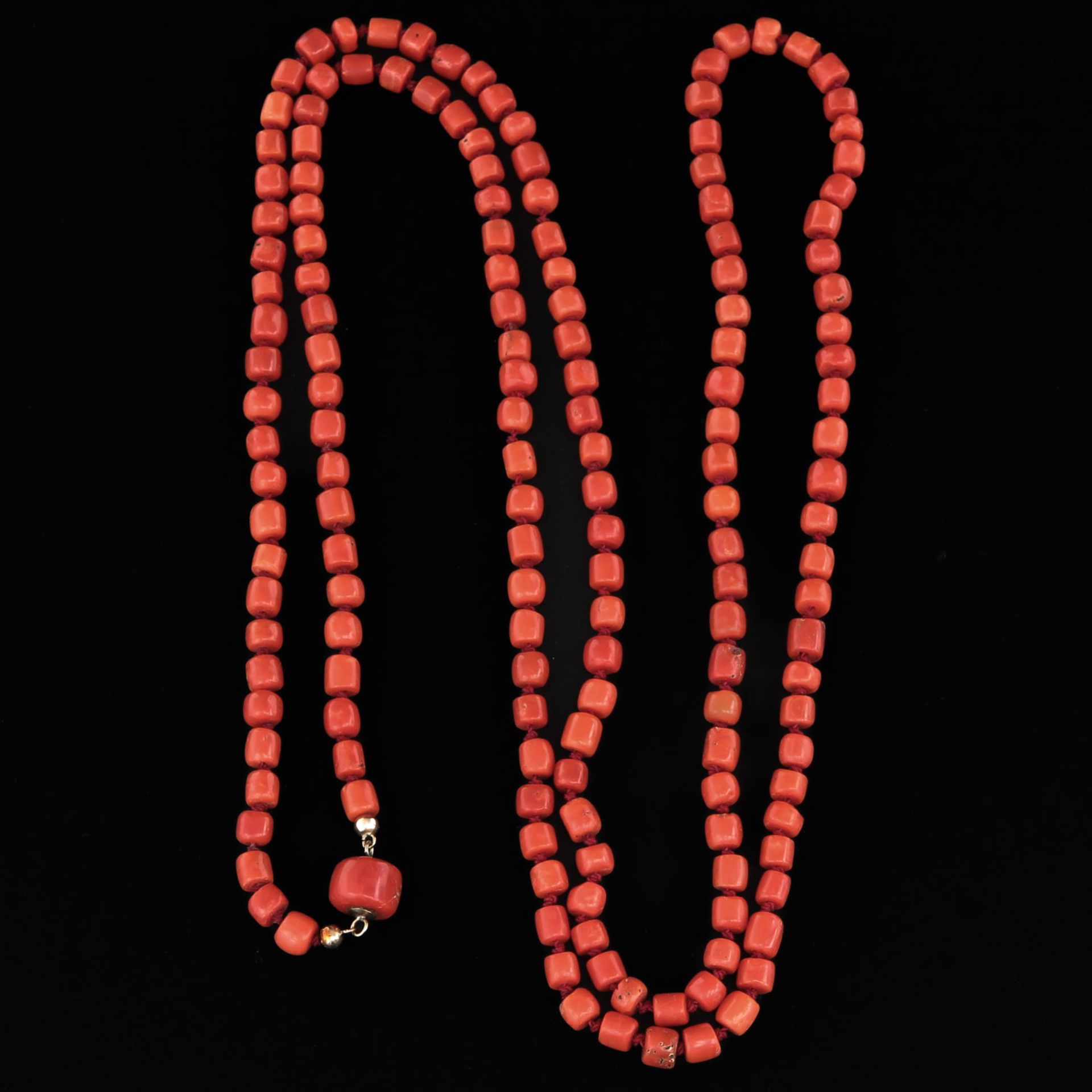 A 19th Century Red Coral Necklace - Bild 2 aus 2