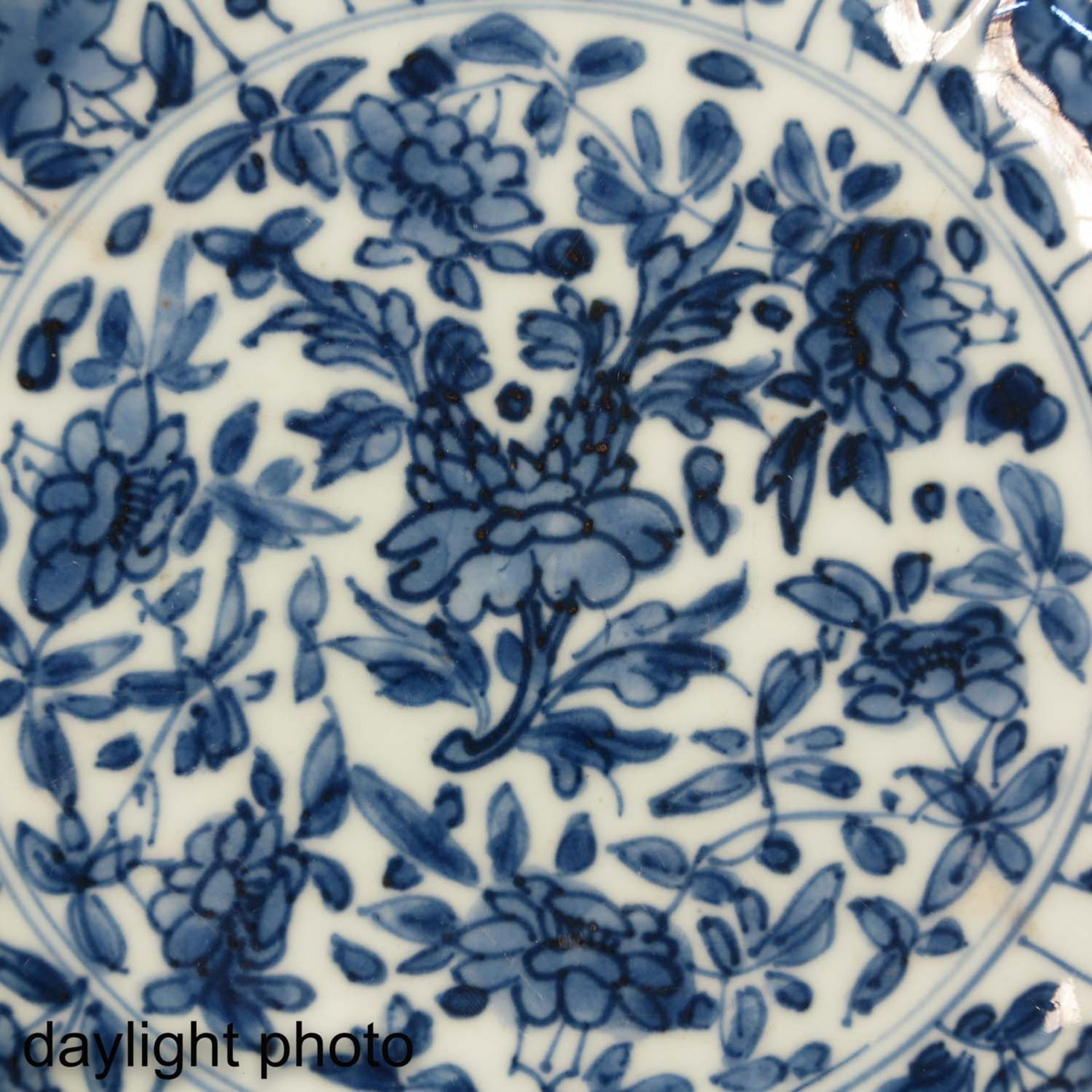 A Pair of Blue and White Plates - Image 10 of 10