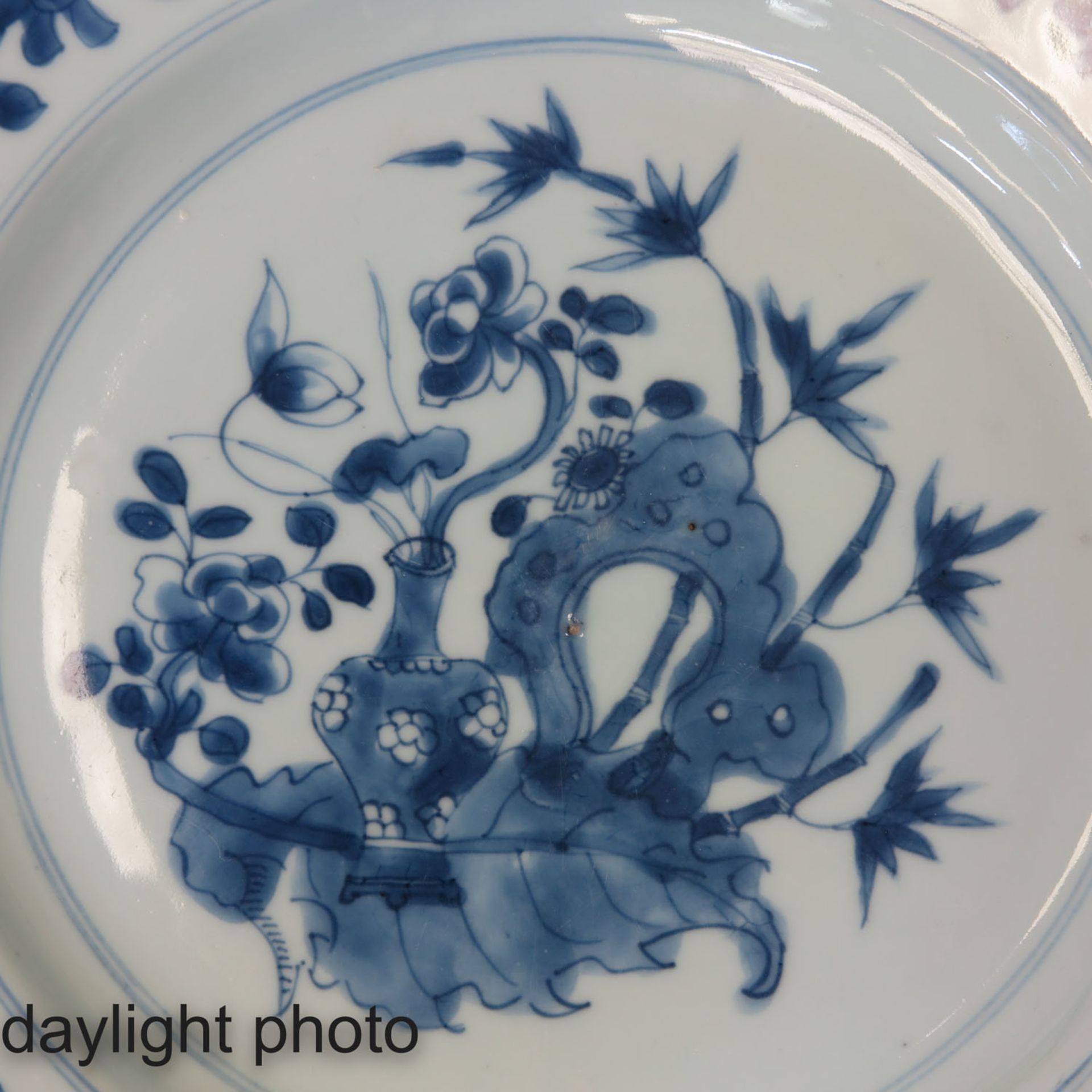 A Collection of 4 Blue and White Plates - Bild 10 aus 10