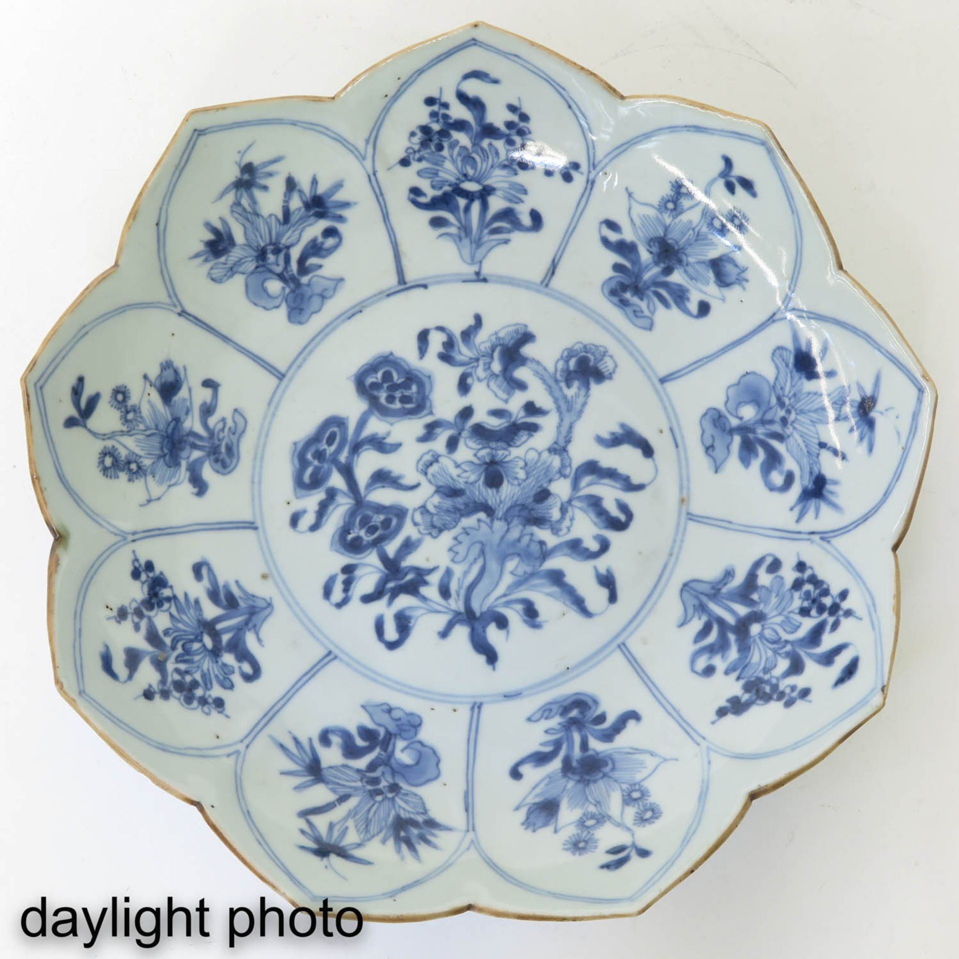 A Blue and White Plate - Bild 4 aus 6