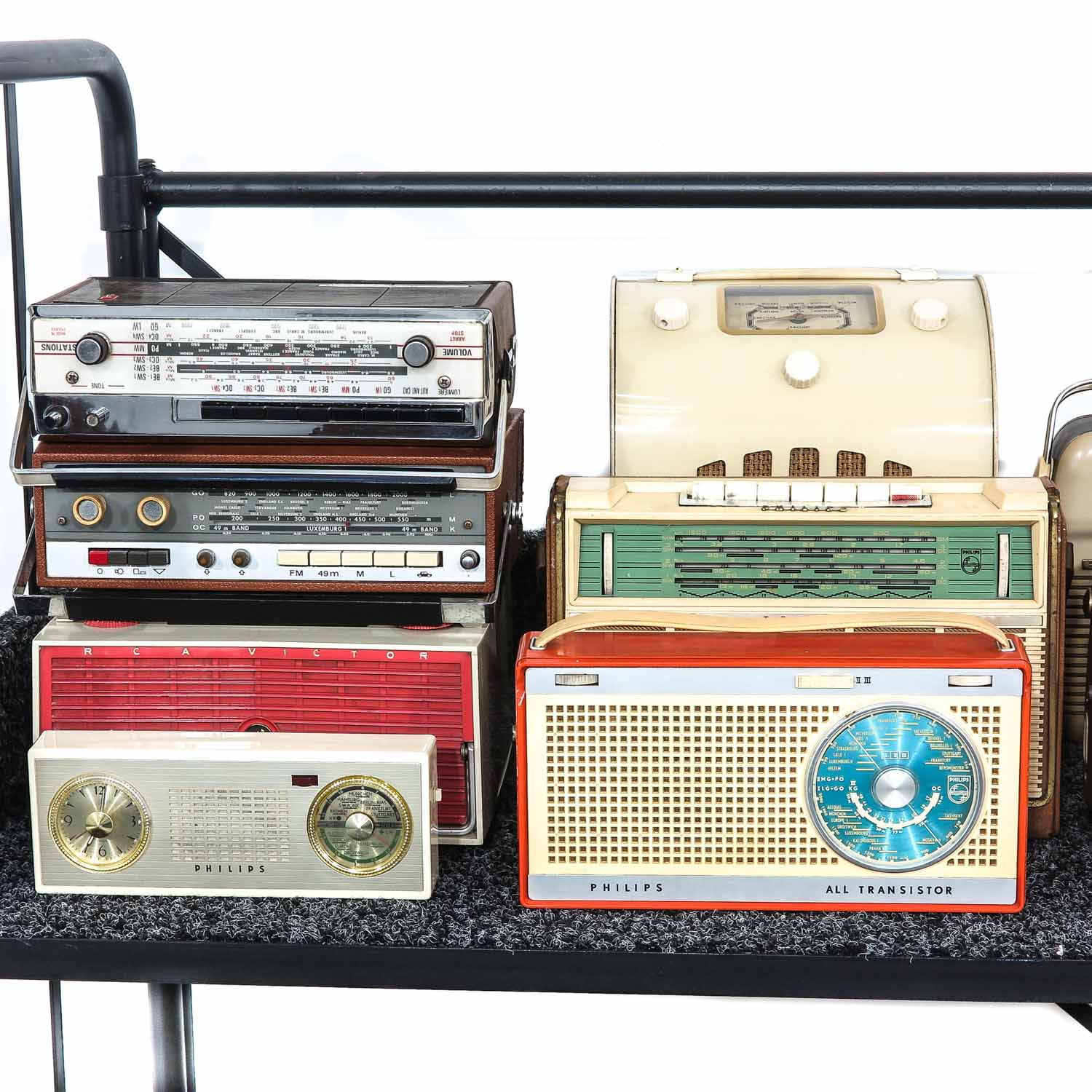 A Lot of Portable Transistor Radios - Image 2 of 7